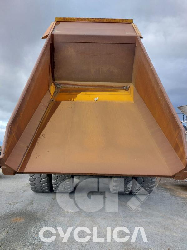 Dumpers dhe kamionë të ngurtë  775B 7XJ00### - 7