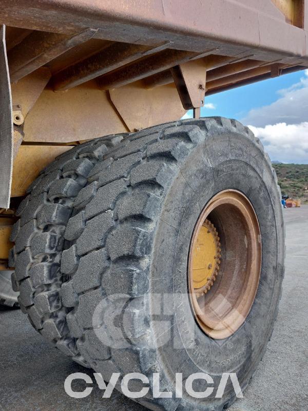 Dumpers dhe kamionë të ngurtë  775B 7XJ00### - 10