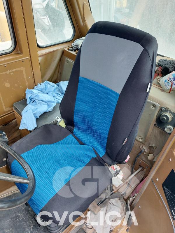 Dumpers dhe kamionë të ngurtë  775B 7XJ00### - 19