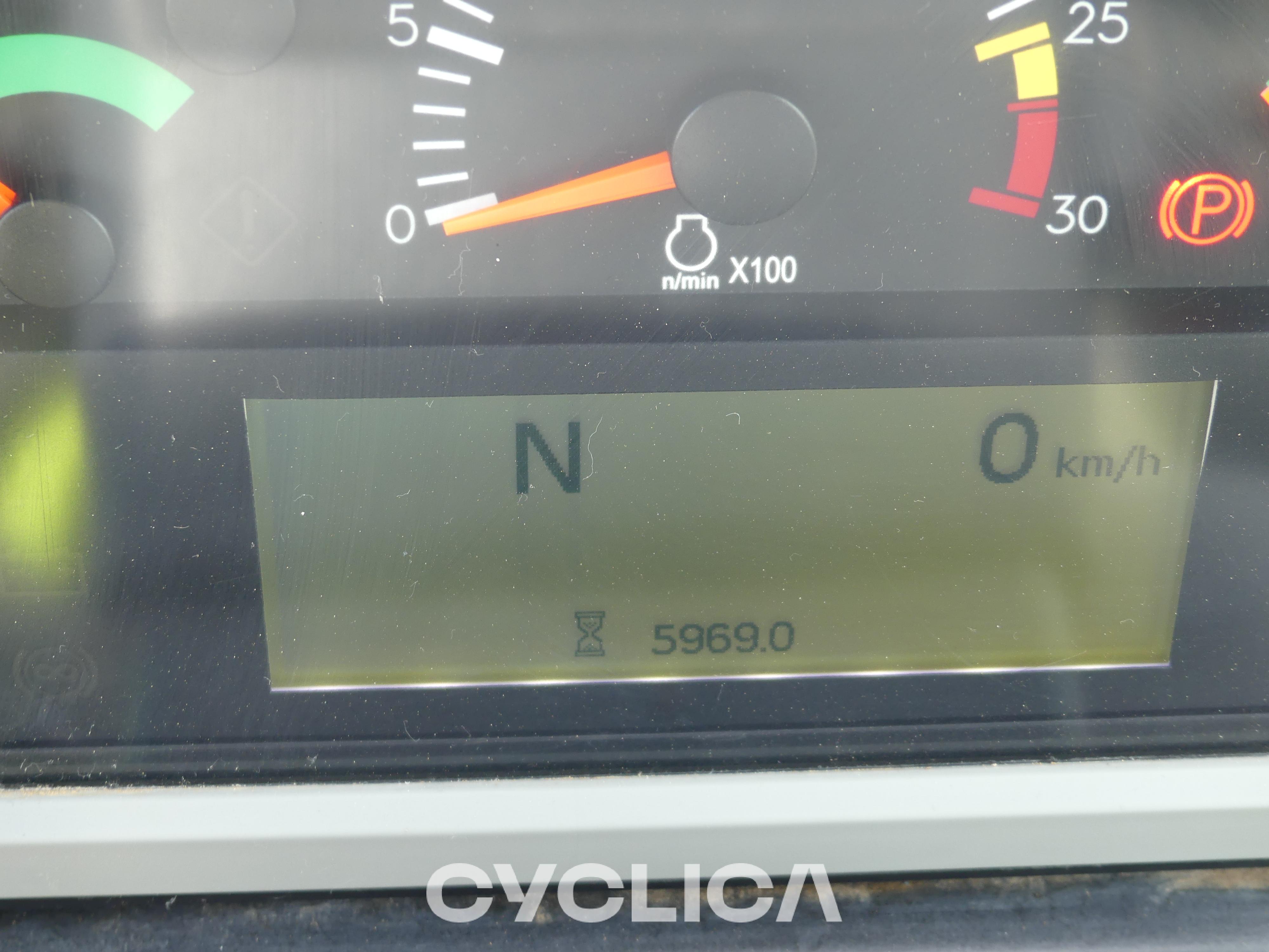 Damperi i zglobni kamioni  730C2 2T400208 - 5