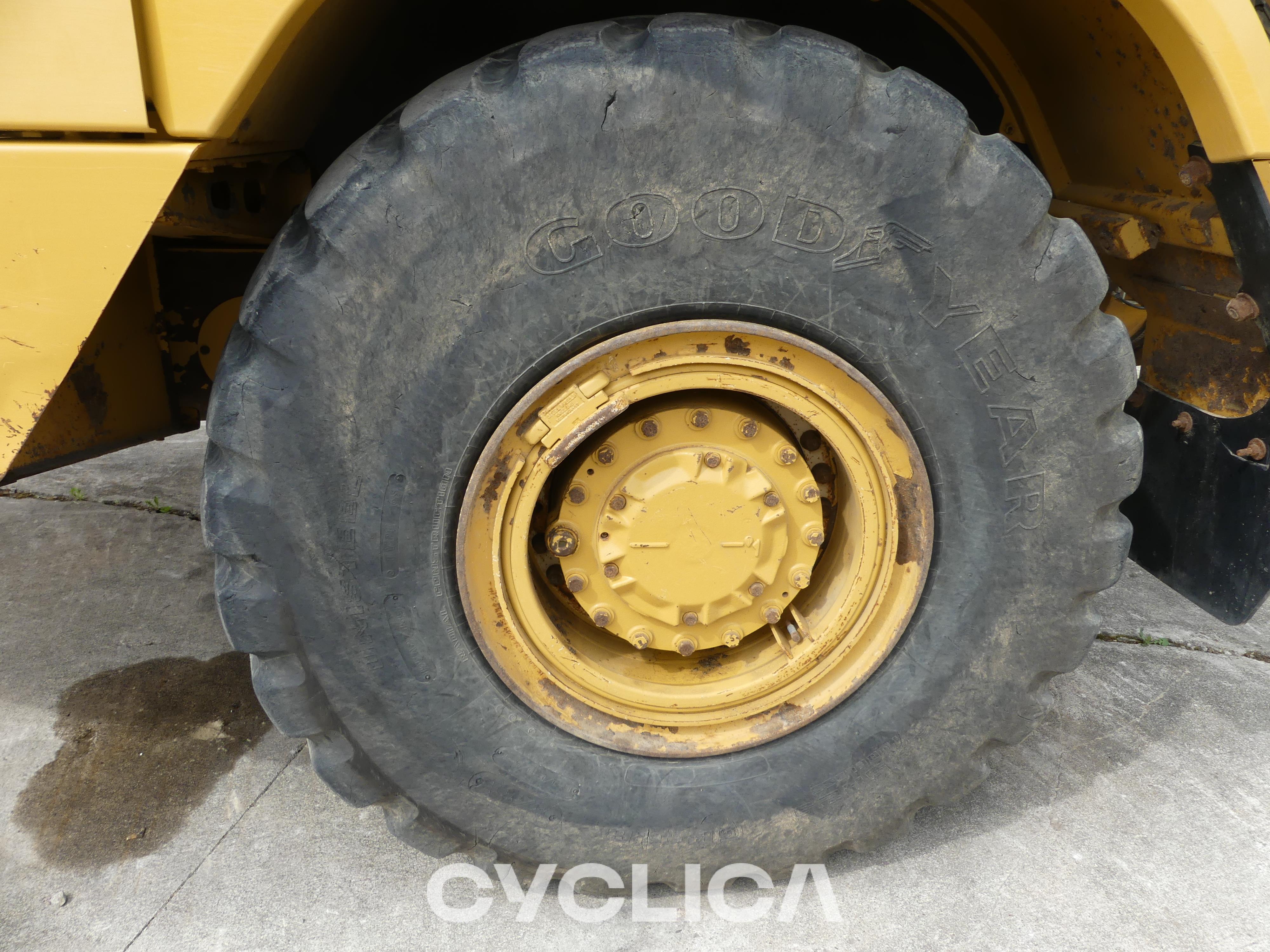 Damperi i zglobni kamioni  730C2 2T400208 - 15