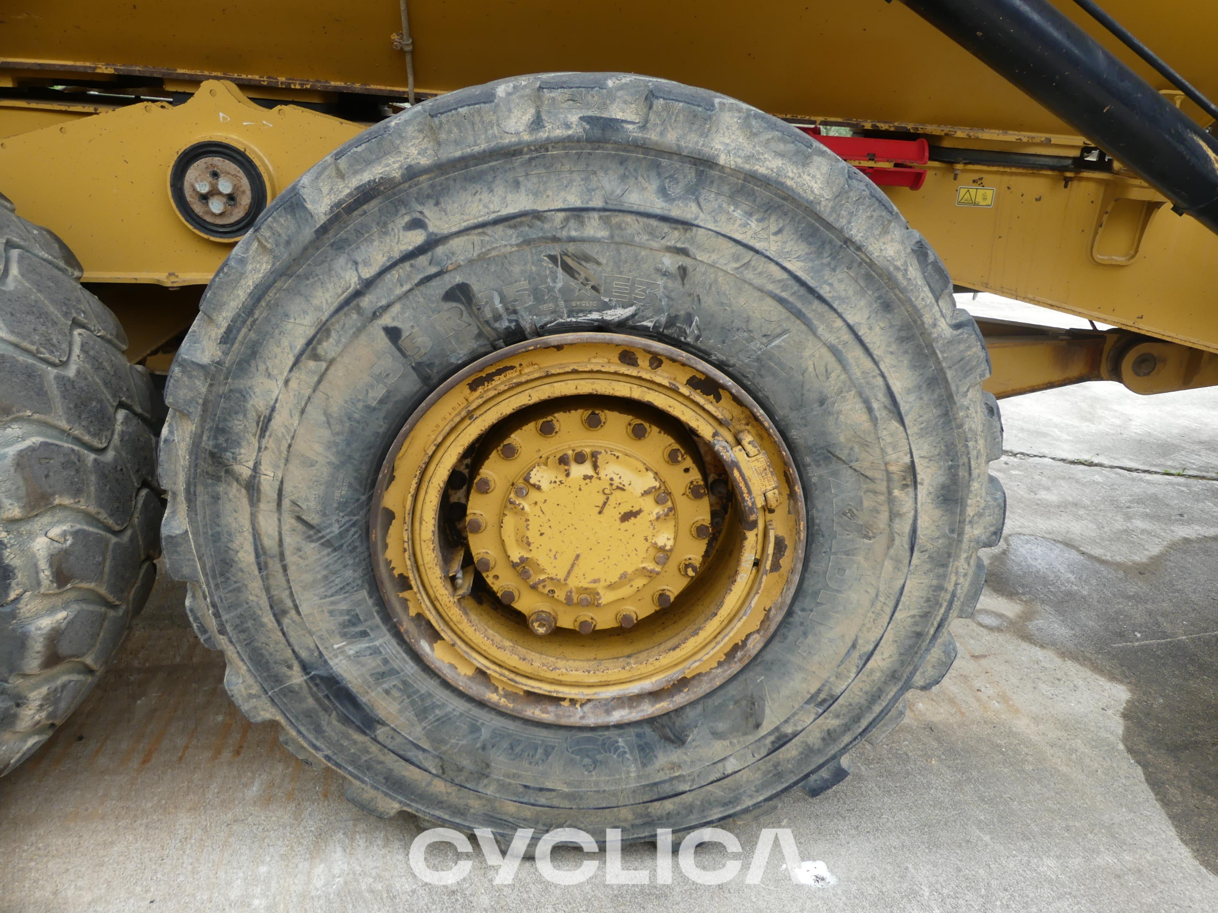 Damperi i zglobni kamioni  730C2 2T400208 - 18