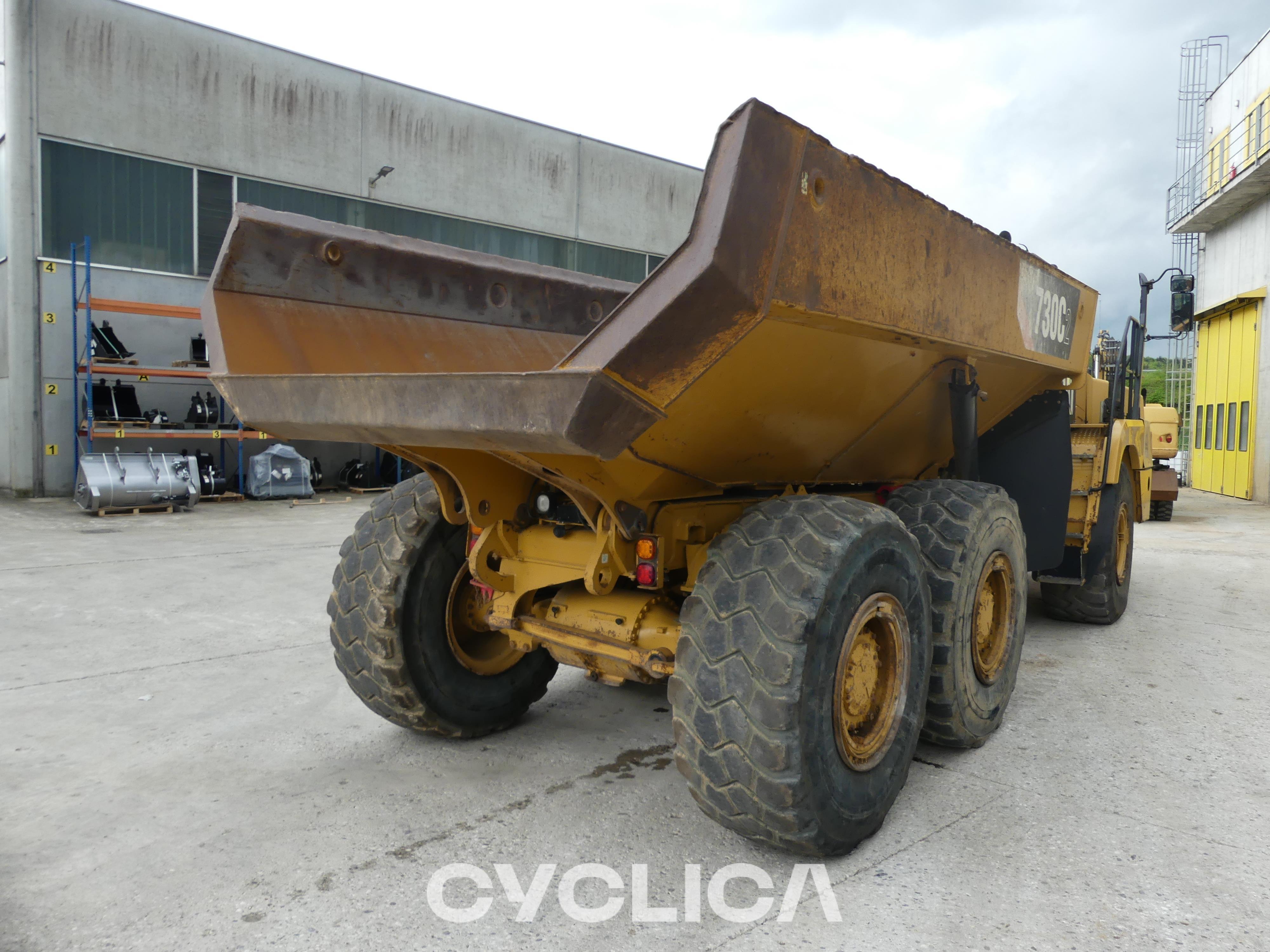 Damperi i zglobni kamioni  730C2 2T400208 - 21