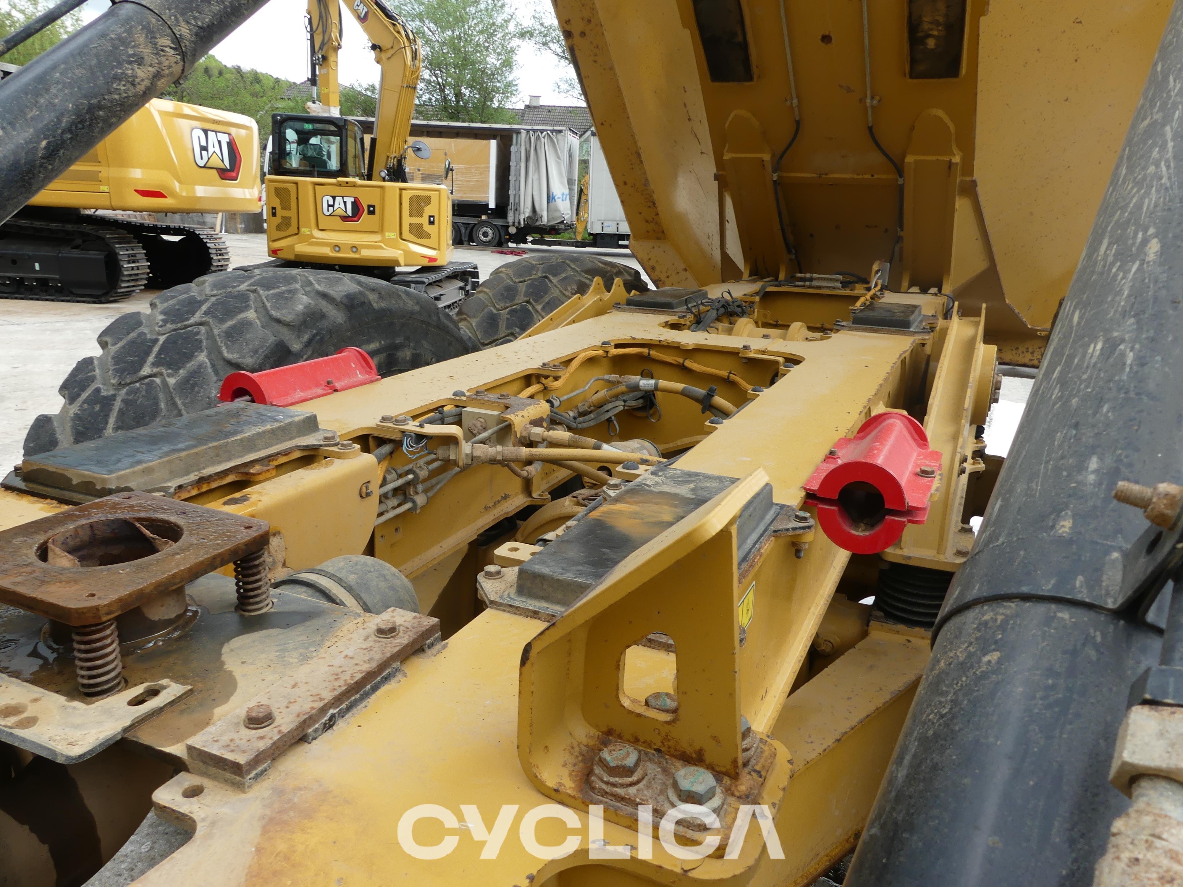 Damperi i zglobni kamioni  730C2 2T400208 - 22