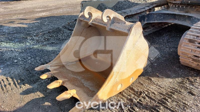 Bageri gusjeničari  323F MFY20038 - 17