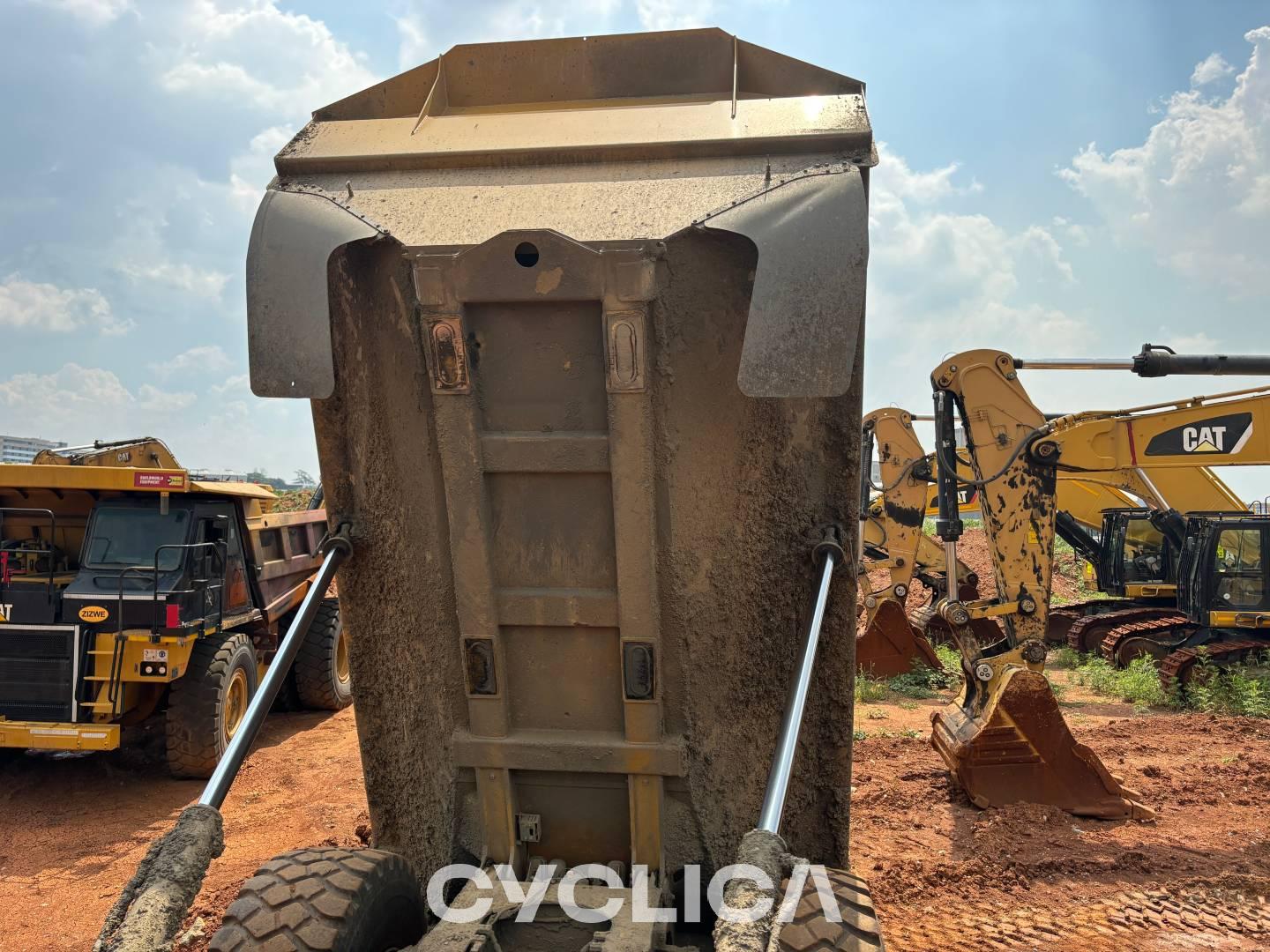 Dumpers y camiones articulados  740-04GC 3F800274 - 18