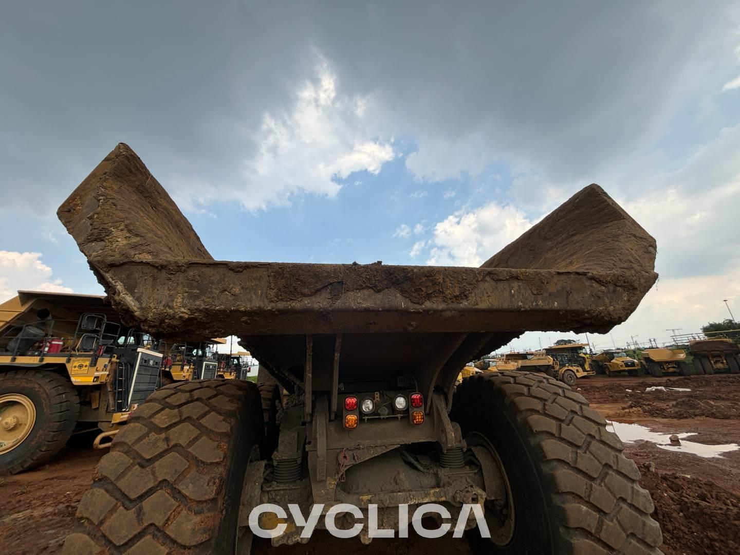 Dumpers y camiones articulados  740-04GC 3F800274 - 19