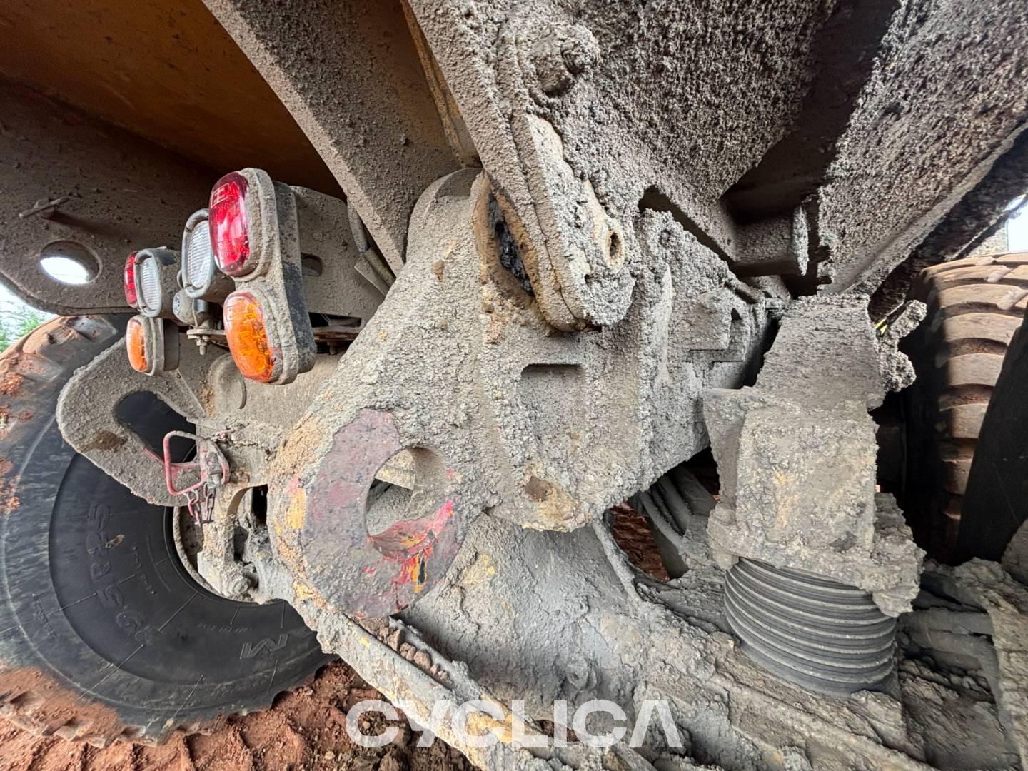 Dumpers y camiones articulados  740-04GC 3F800274 - 24