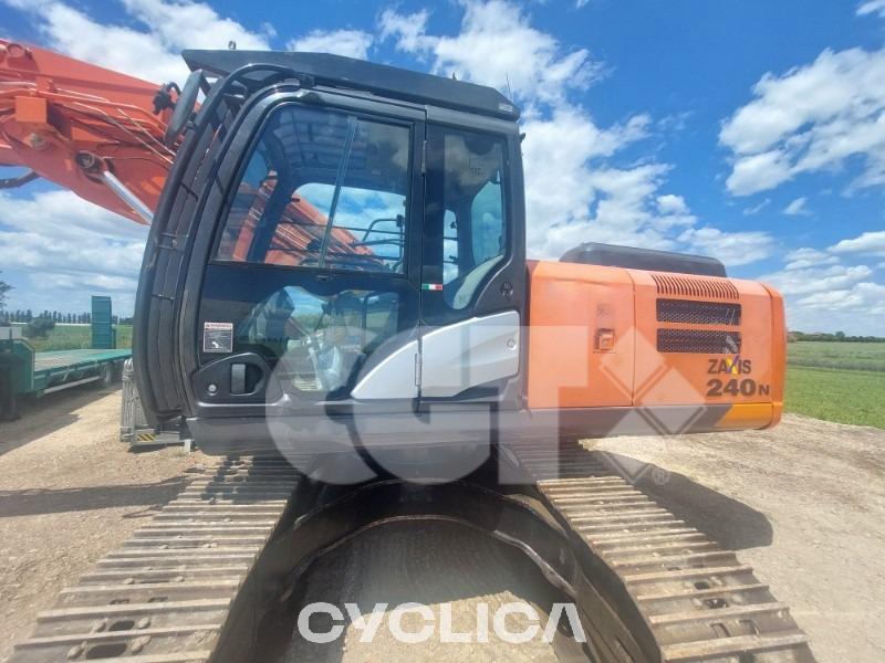 Eskavatorë me Zinxhirë  ZX240 5YL00700### - 3