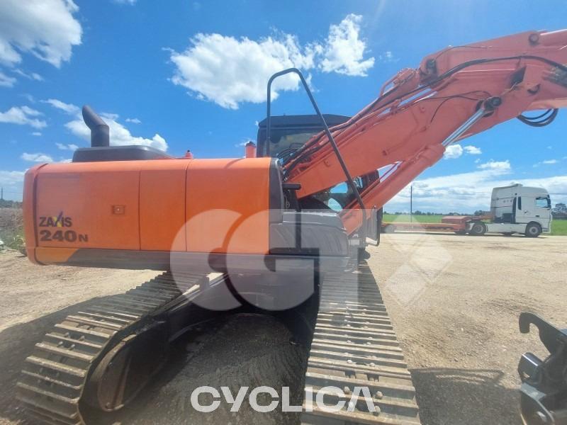 Eskavatorë me Zinxhirë  ZX240 5YL00700### - 5