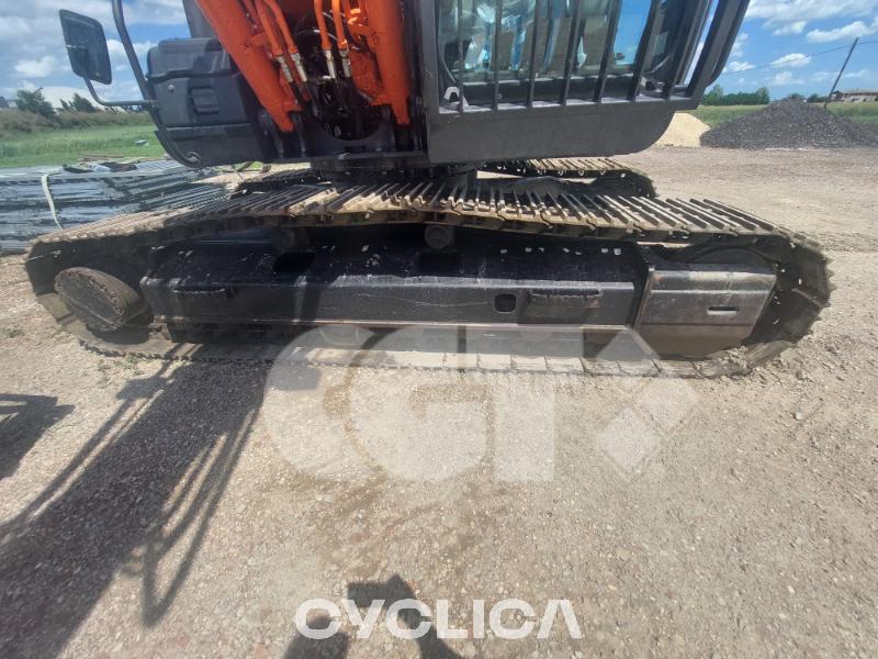 Eskavatorë me Zinxhirë  ZX240 5YL00700### - 12