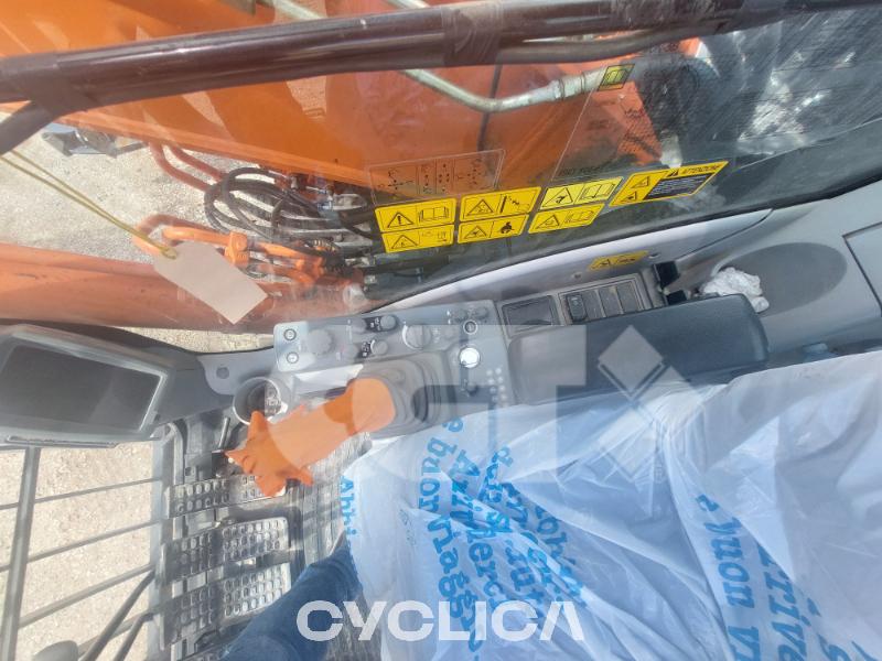 Eskavatorë me Zinxhirë  ZX240 5YL00700### - 19