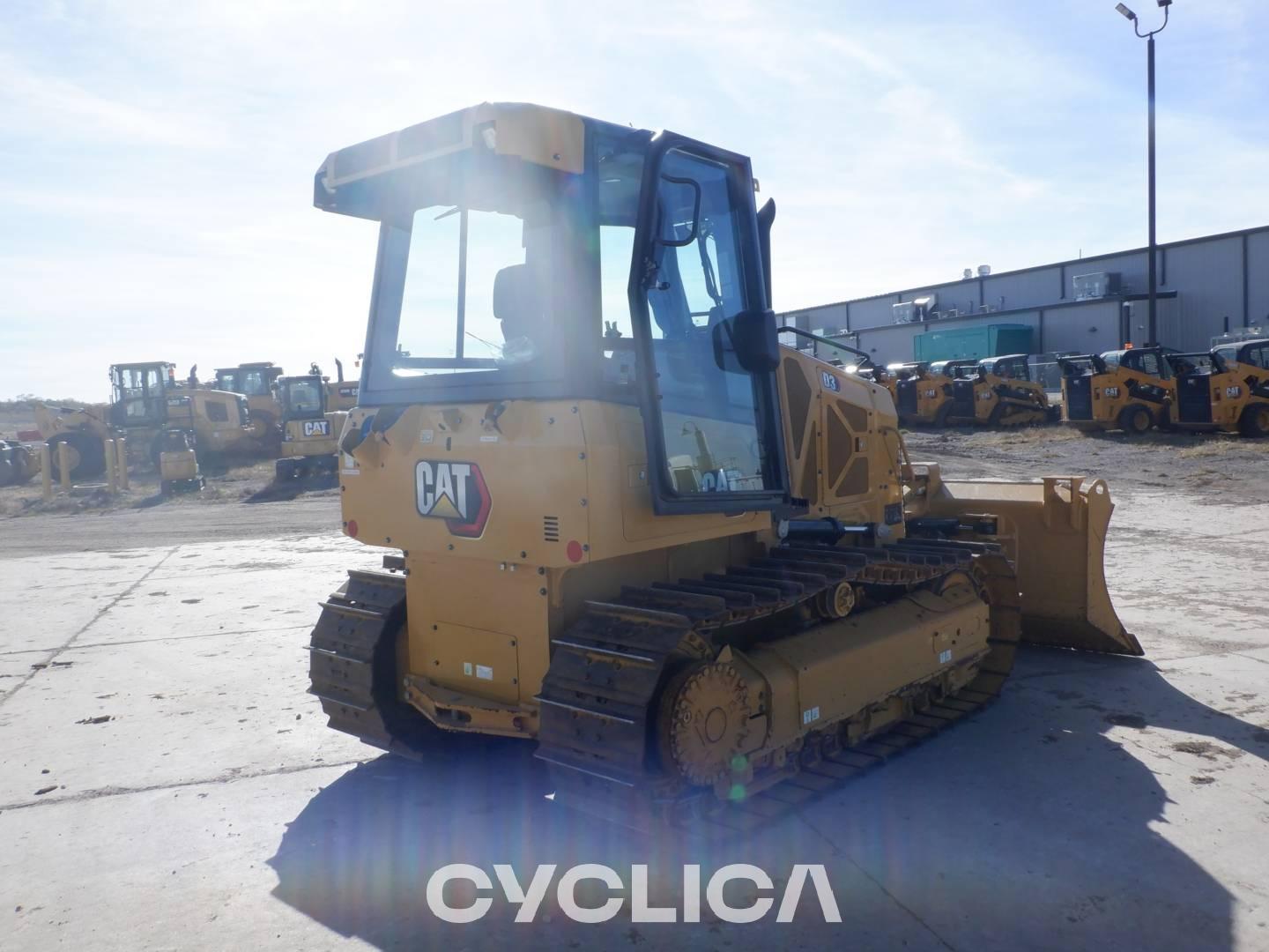 Bulldozers et tracteurs à chenilles  D3-12 XKW04632 - 3