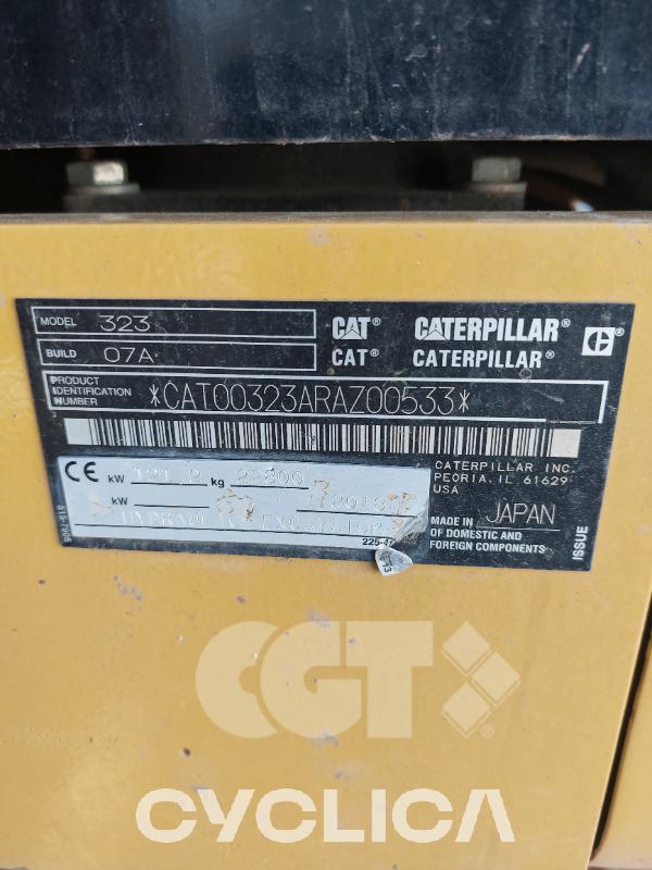 Eskavatorë me Zinxhirë  323 RAZ00533 - 19