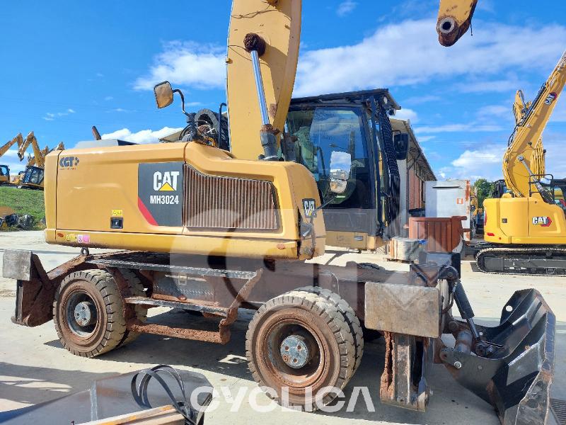 Pelles sur pneus  MH3024 FB700629 - 2