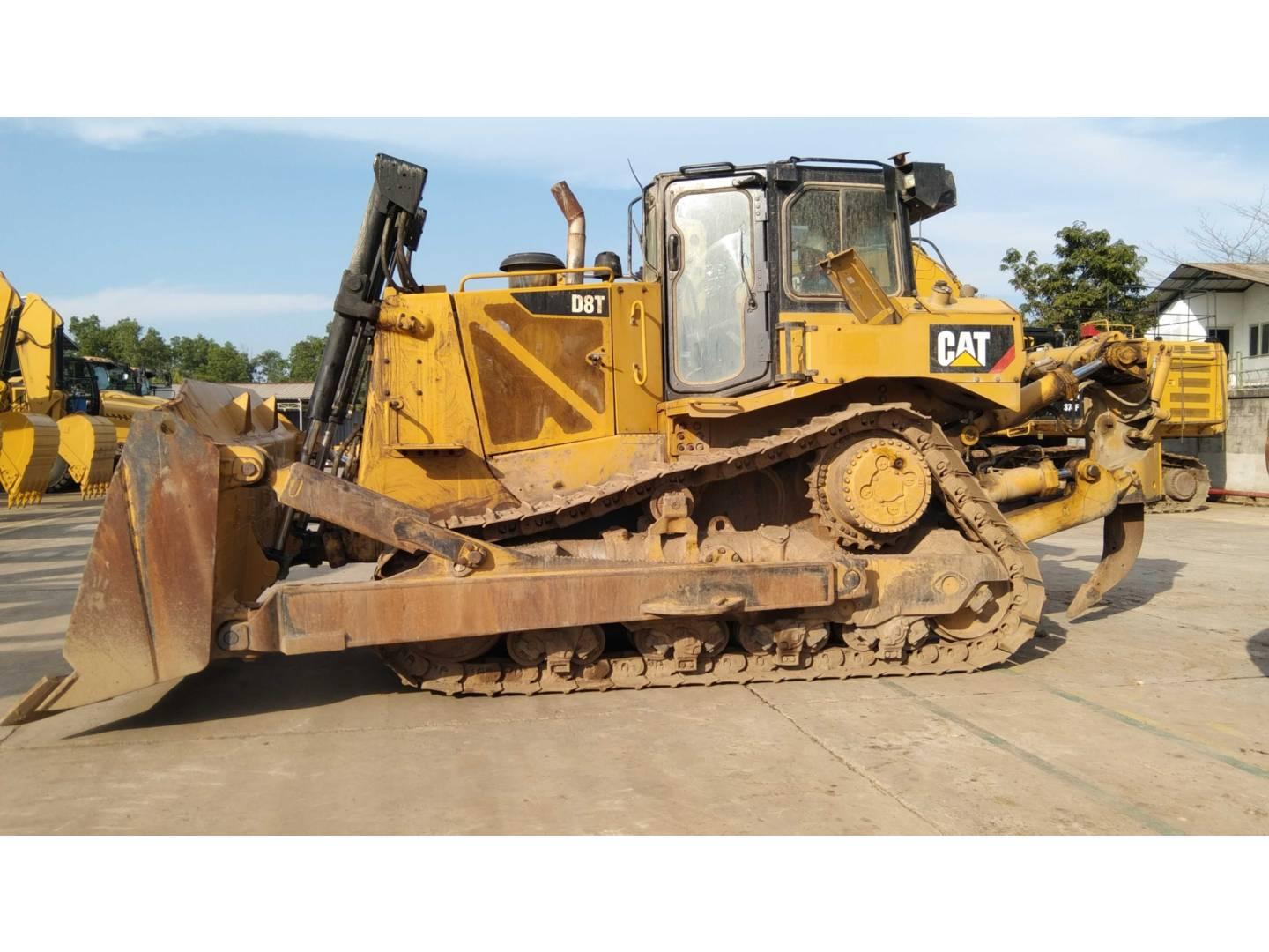 Buldožeri i traktori gusjeničari  D8T JJ501186 - 1