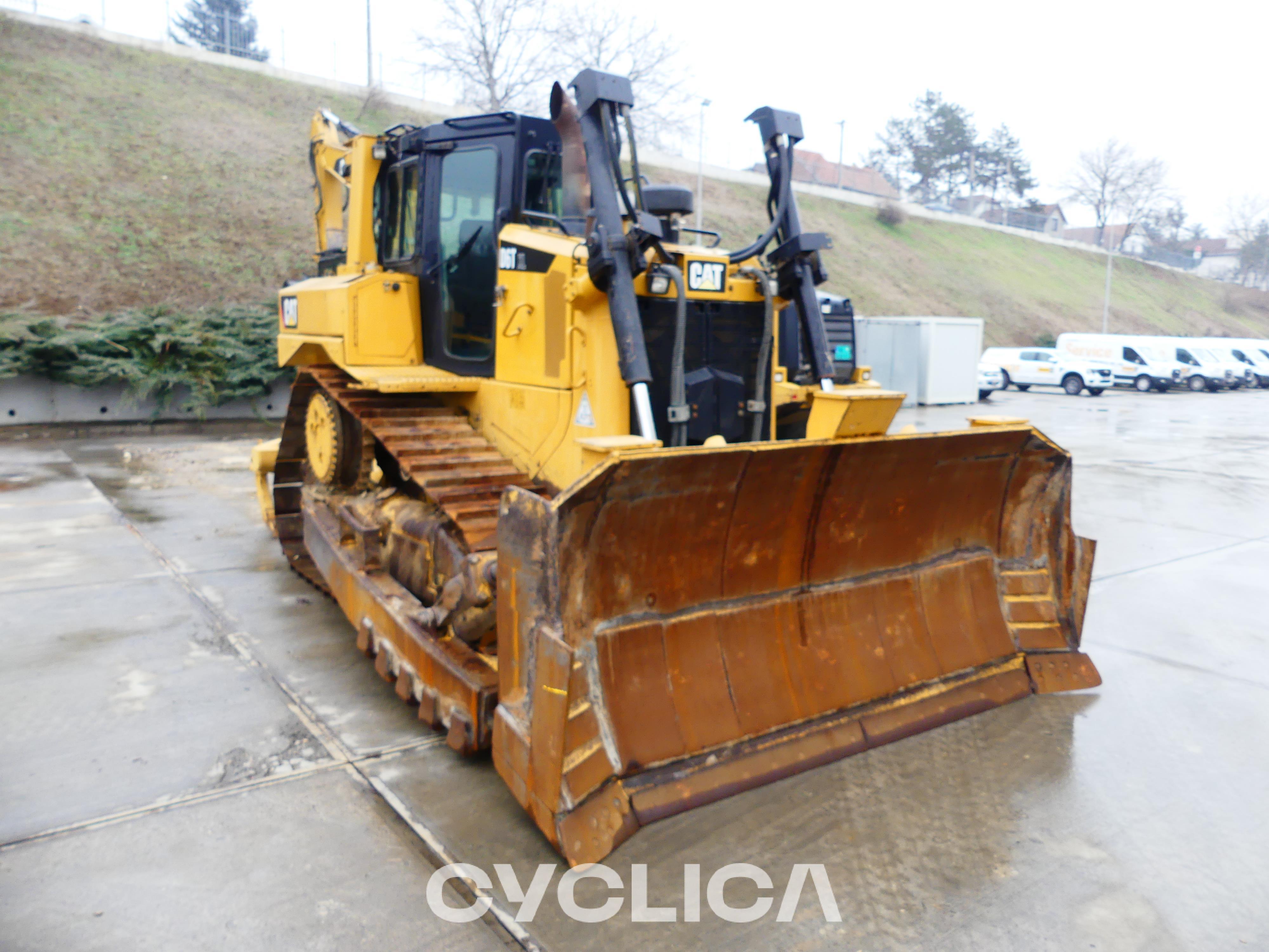 Bulldozers and crawler tractors  D6T XL 2B300179 - 21
