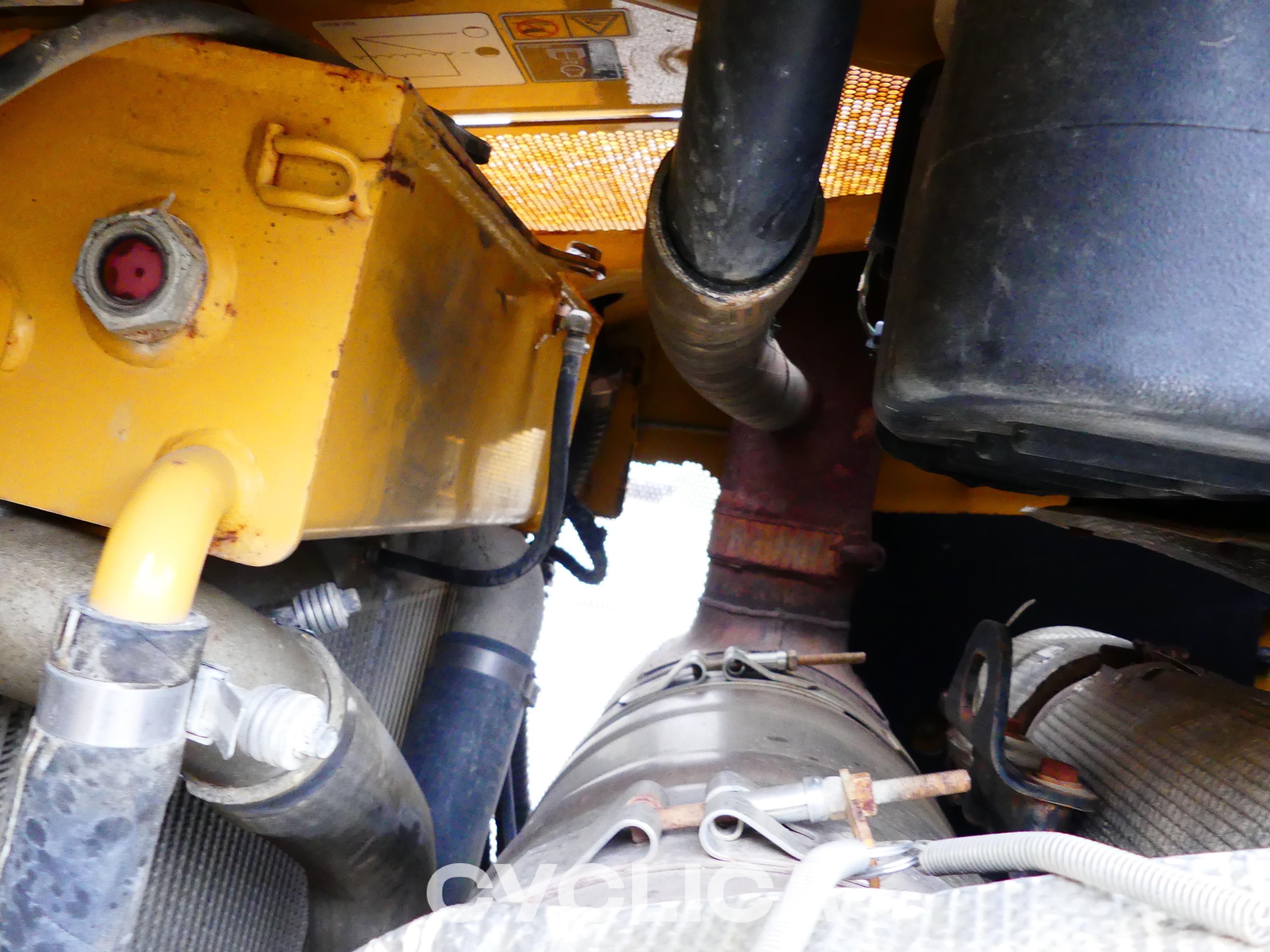 Bulldozers and crawler tractors  D6T XL 2B300179 - 10