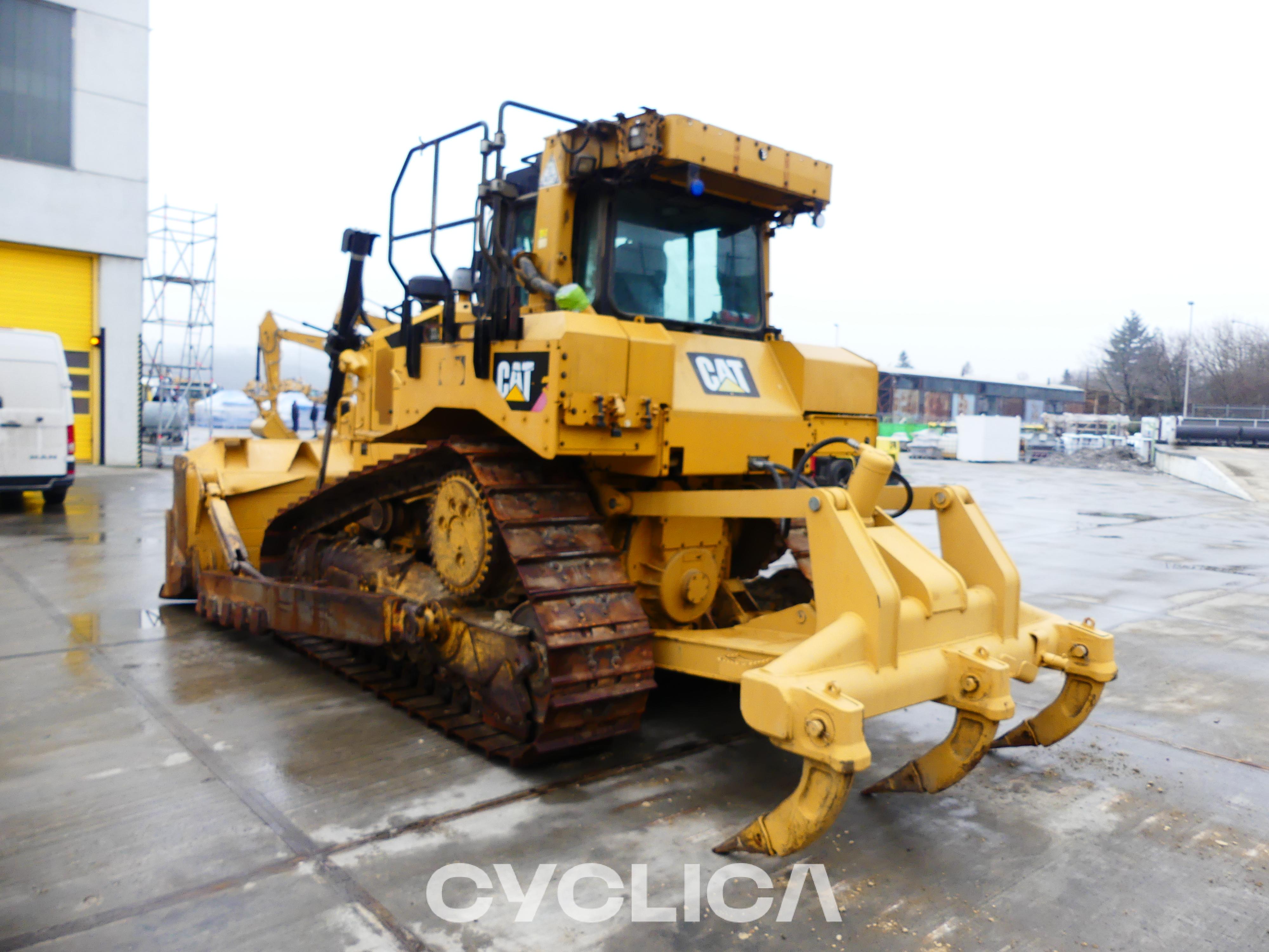 Bulldozers and crawler tractors  D6T XL 2B300179 - 23