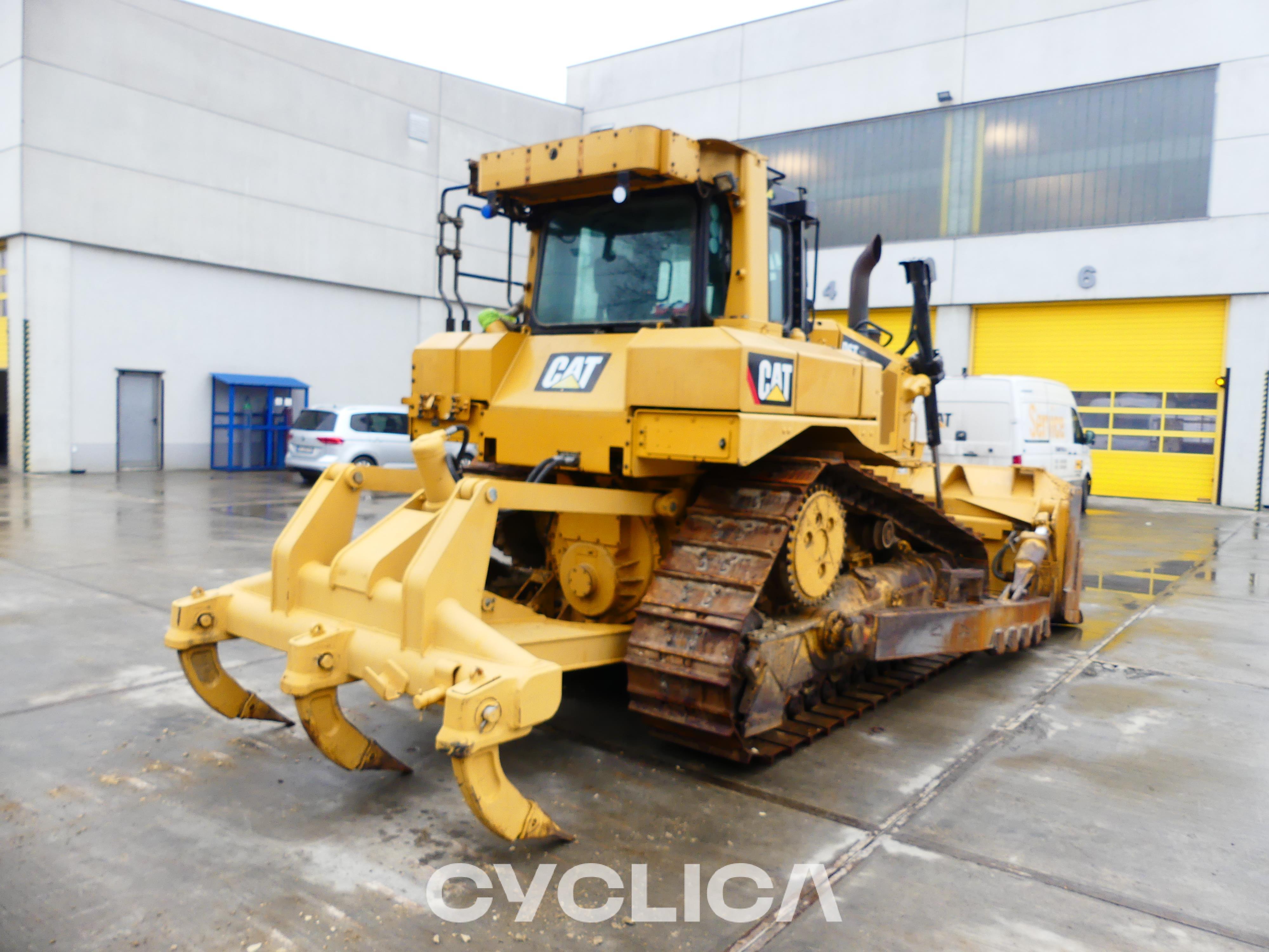 Bulldozers and crawler tractors  D6T XL 2B300179 - 22