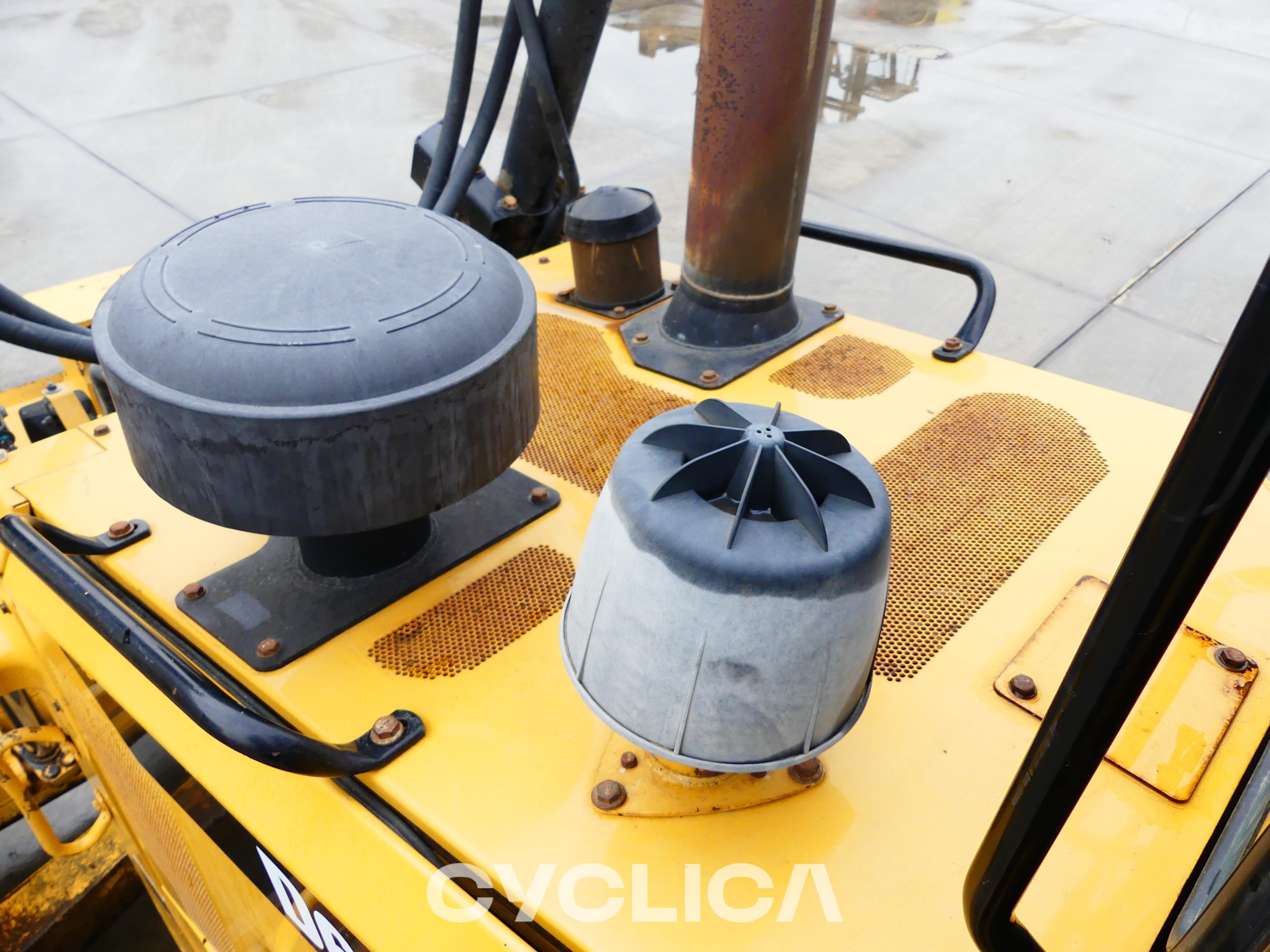 Bulldozers and crawler tractors  D6T XL 2B300179 - 9