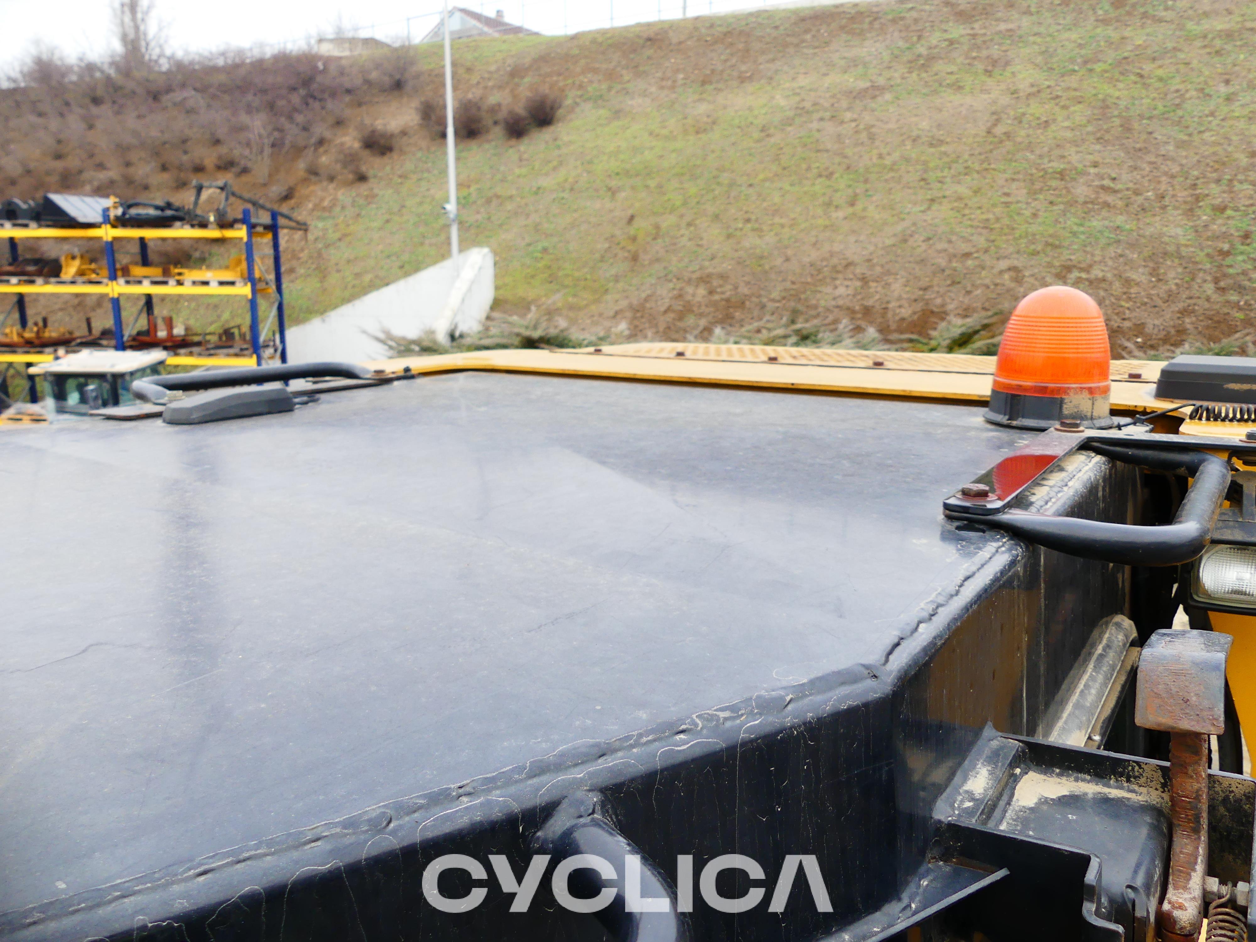 Bulldozers and crawler tractors  D6T XL 2B300179 - 8