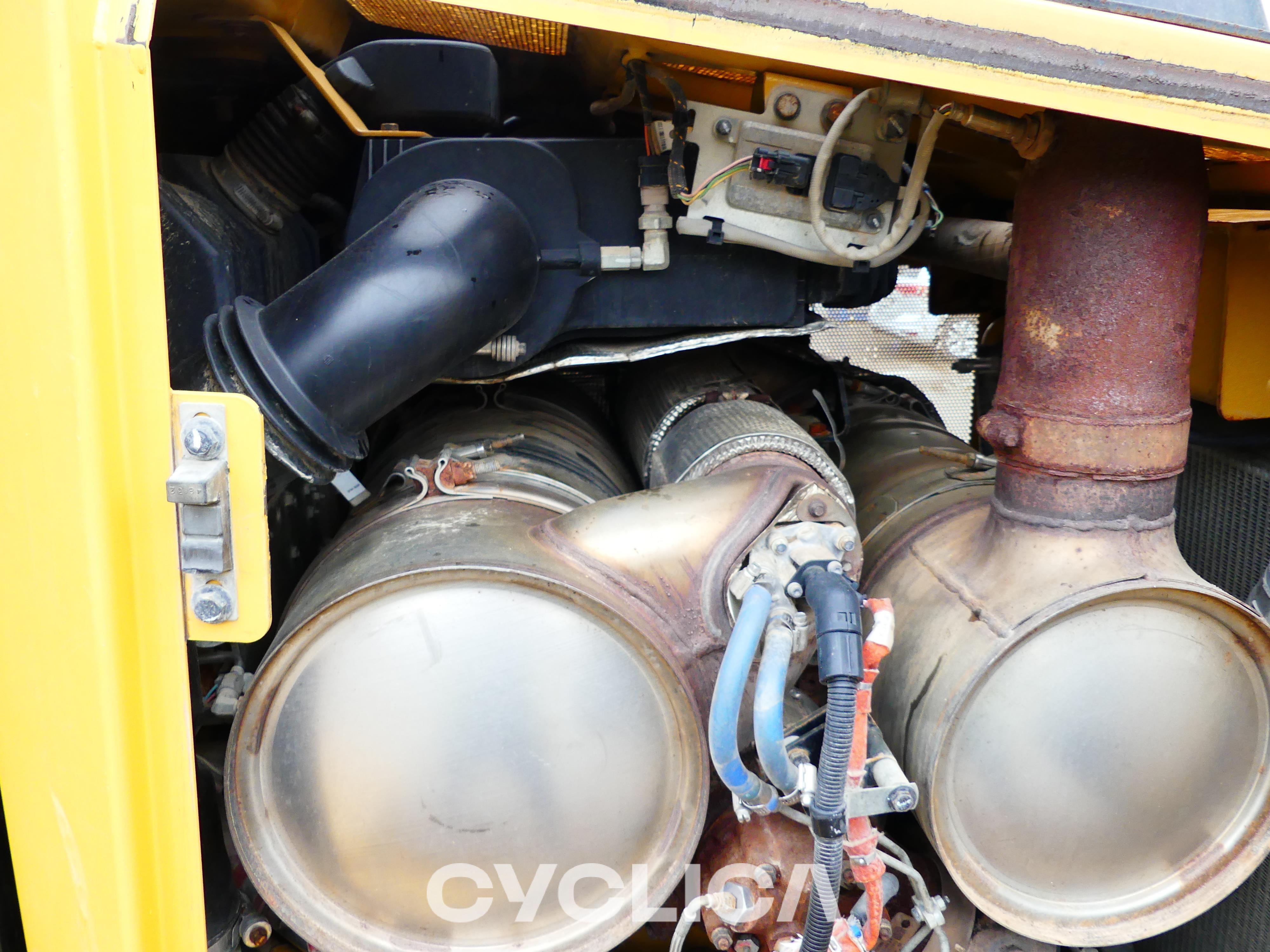 Bulldozers and crawler tractors  D6T XL 2B300179 - 12
