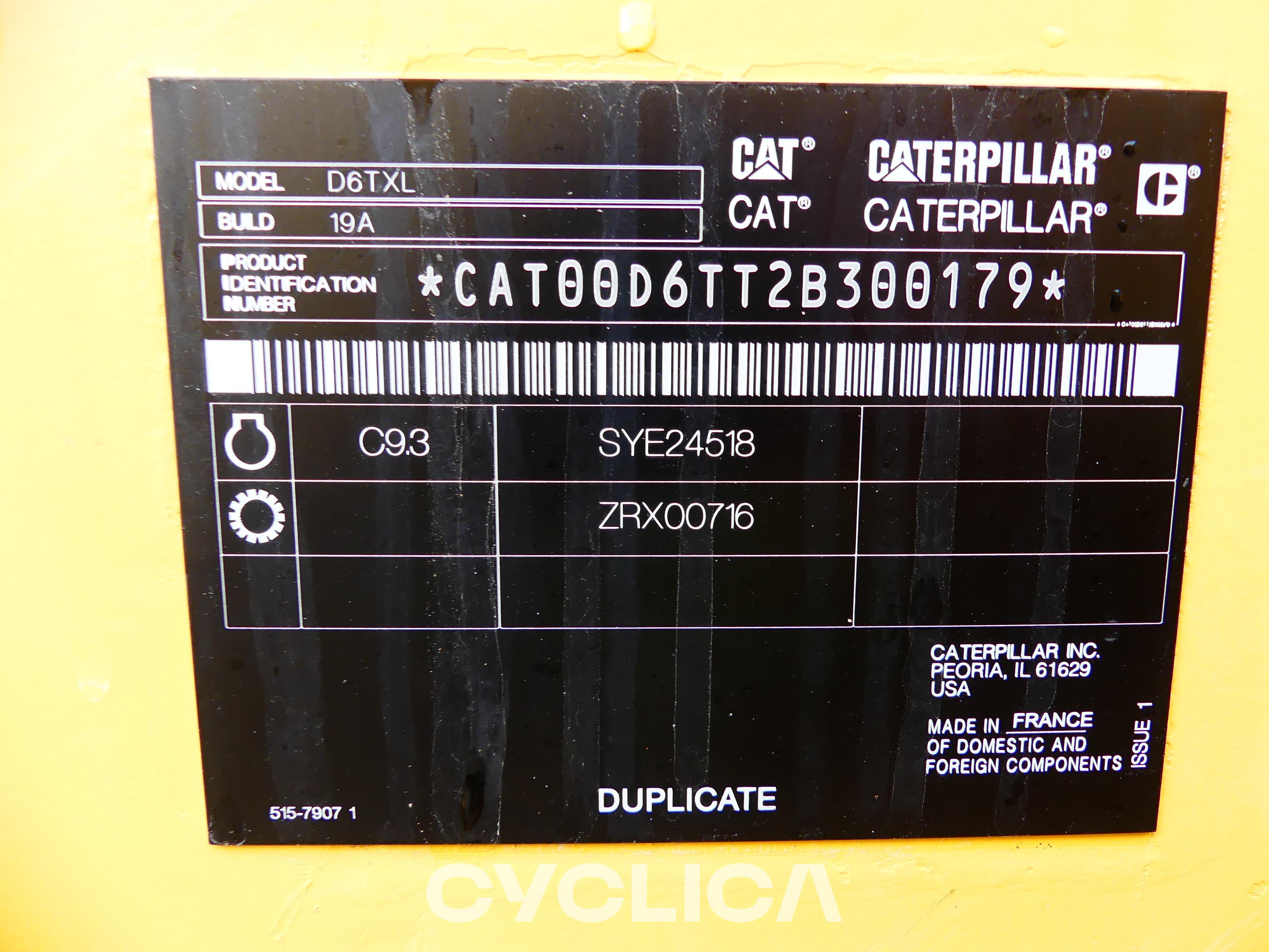 Bulldozers and crawler tractors  D6T XL 2B300179 - 2