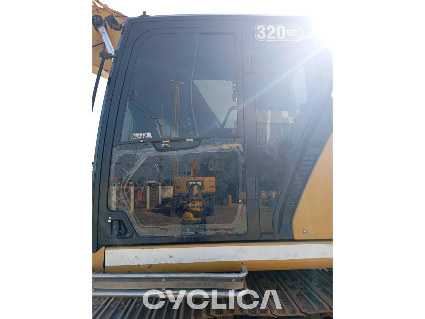 Eskavatorë me Zinxhirë  320-07GC DKJ22744 - 7