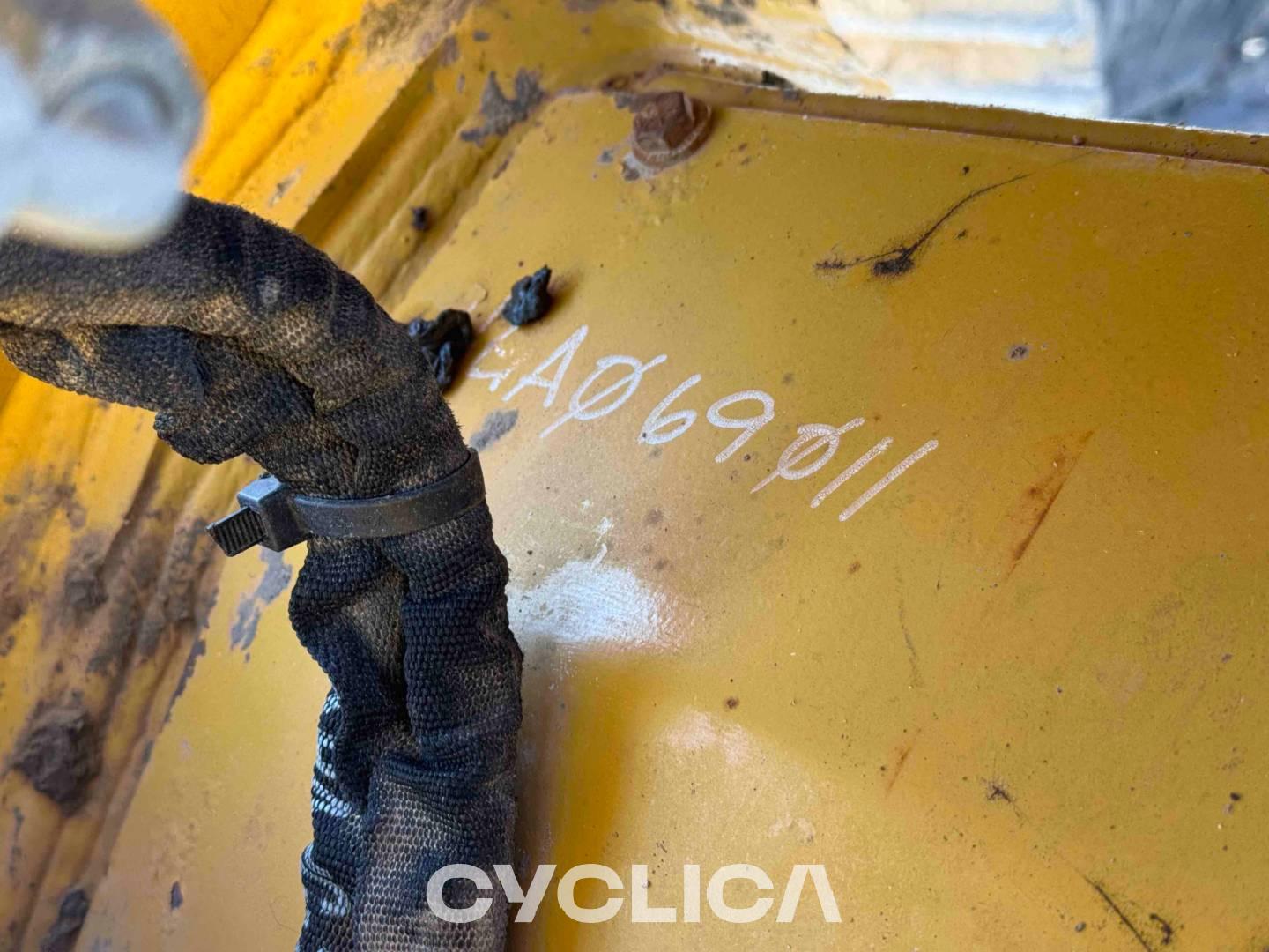 Crawler excavators  326-07 JYM00241 - 21