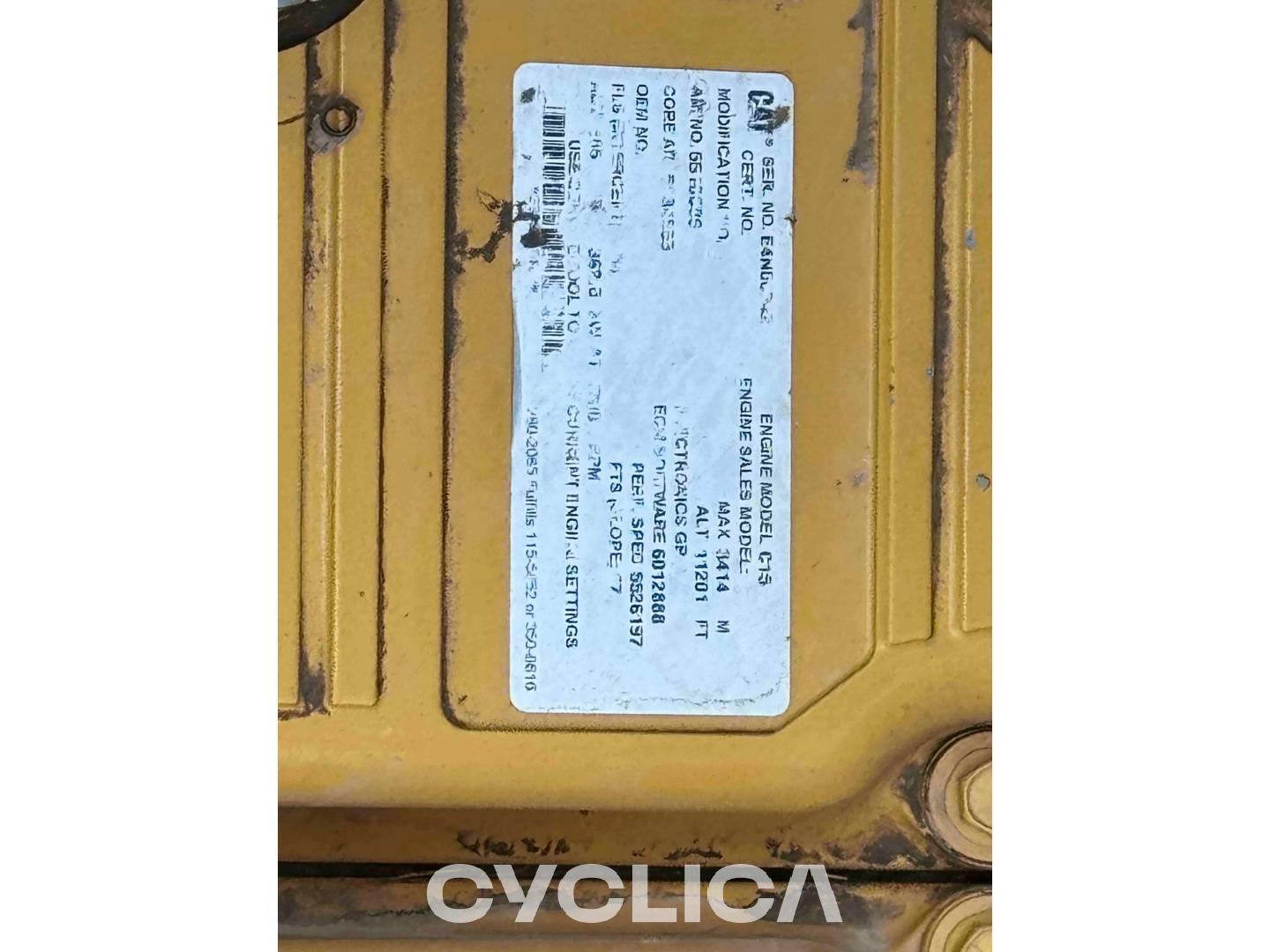 Eskavatorë me Zinxhirë  374-07 TNX00205 - 8