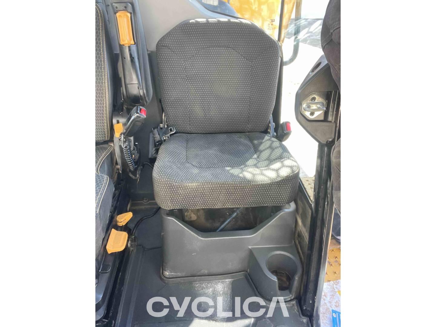 Dumpers and articulated trucks  730-04 3T303477 - 31