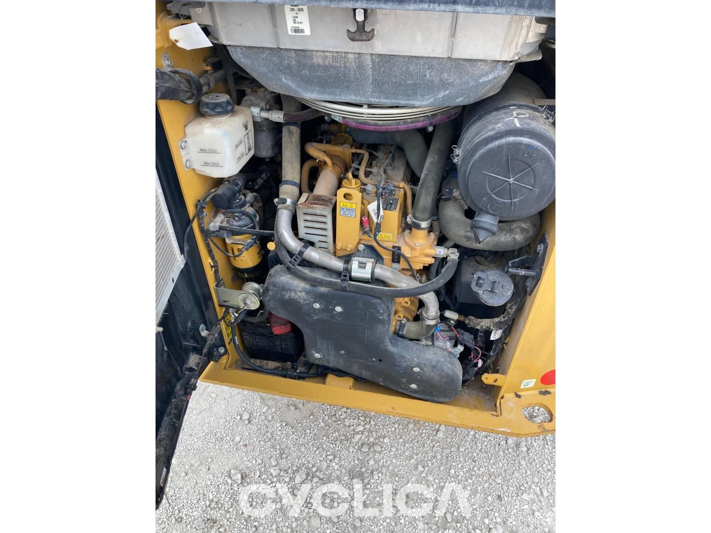 Skid steers  242D3 T8A00336 - 8