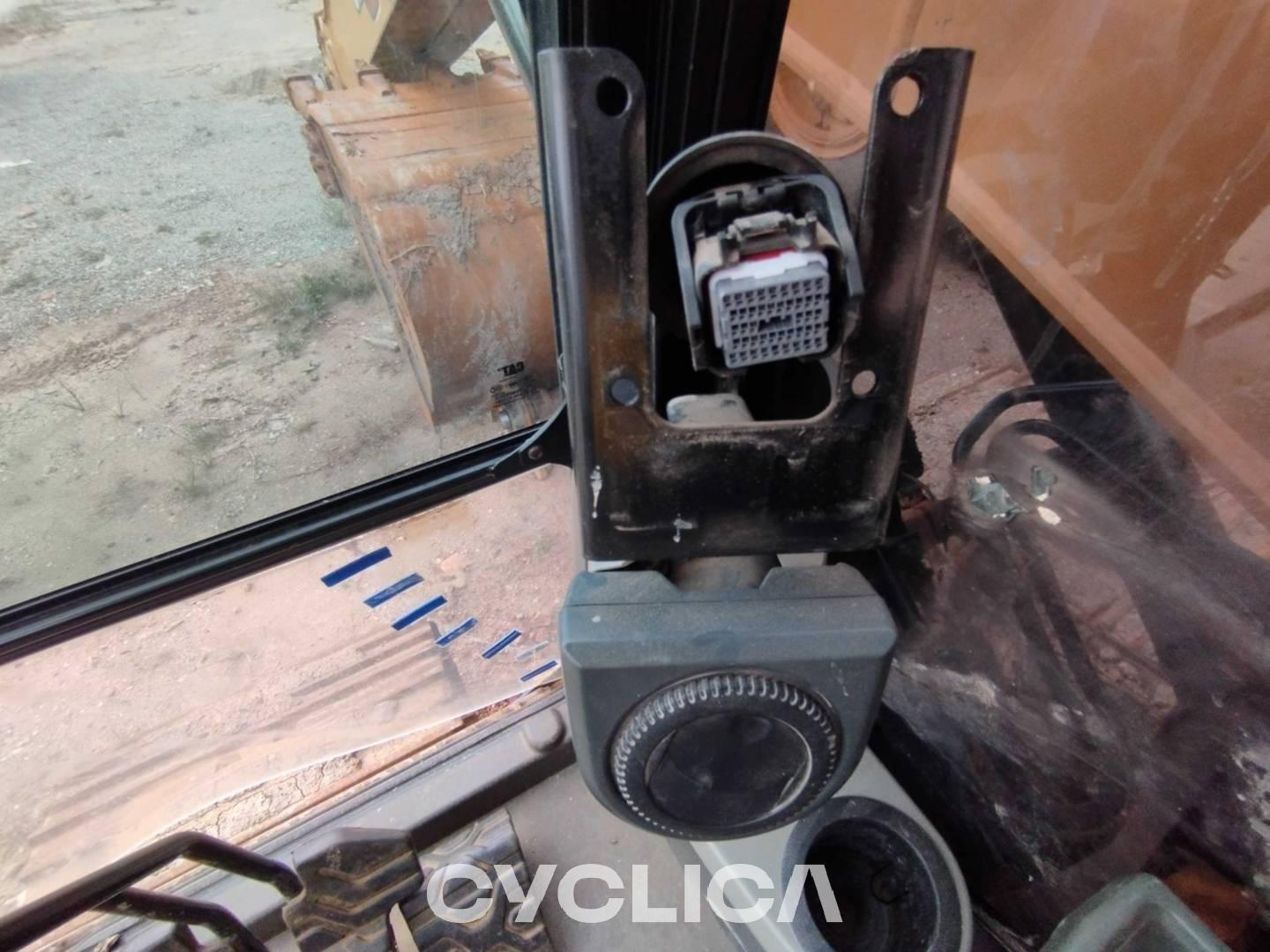 Bageri gusjeničari  320-05GX SYW11426 - 5