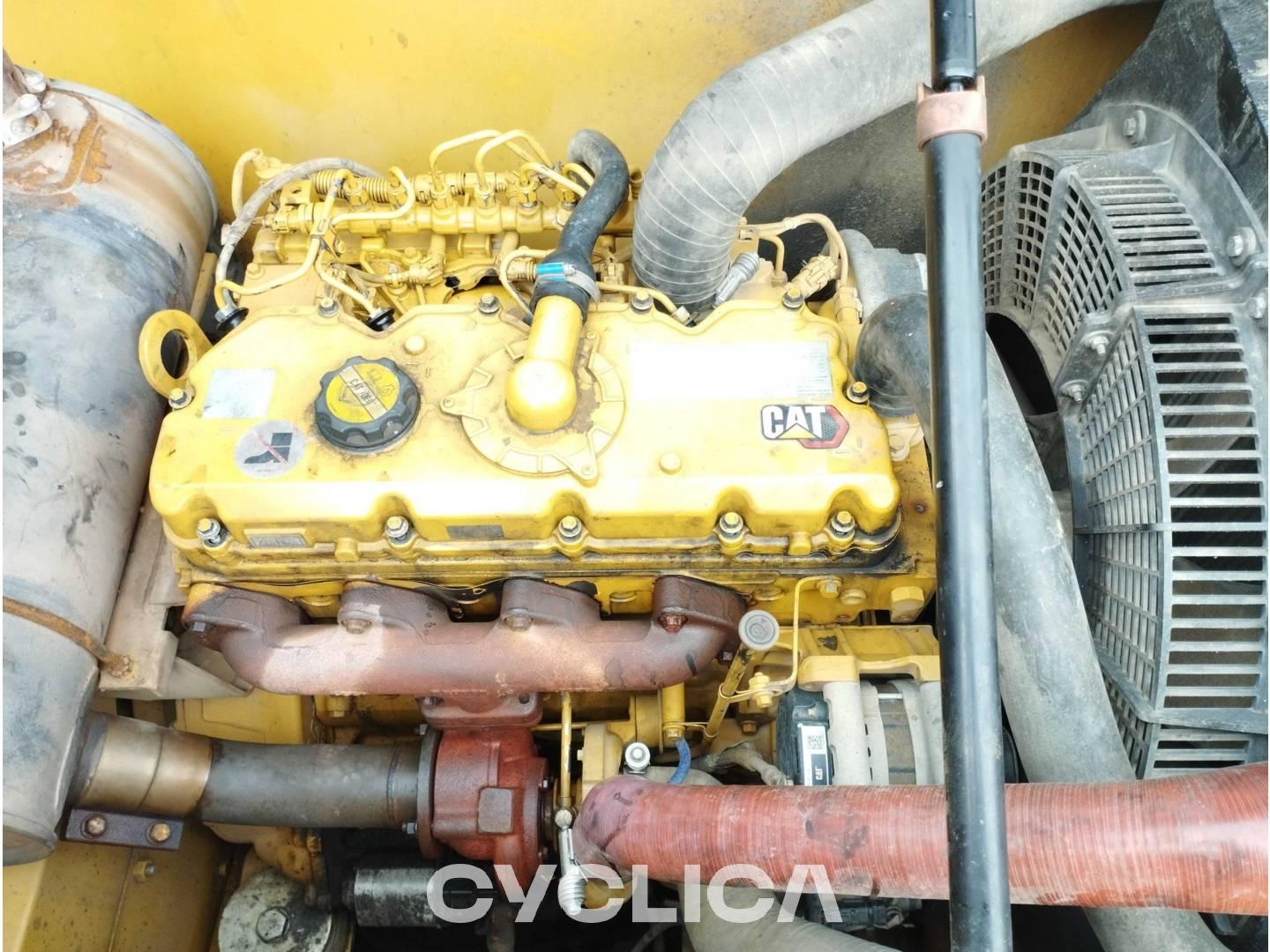 Bageri gusjeničari  320-05GX SYW11426 - 7