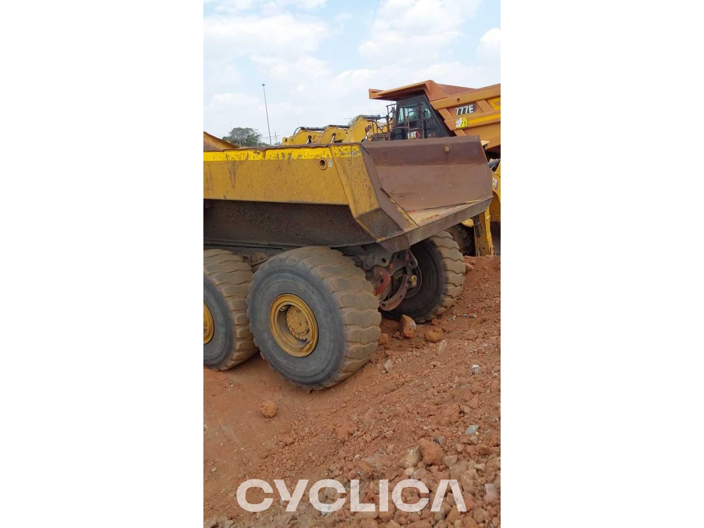 Damperi i zglobni kamioni  745 3F601418 - 4