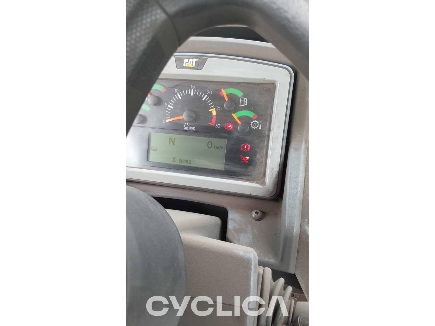 Damperi i zglobni kamioni  745 3F601418 - 5