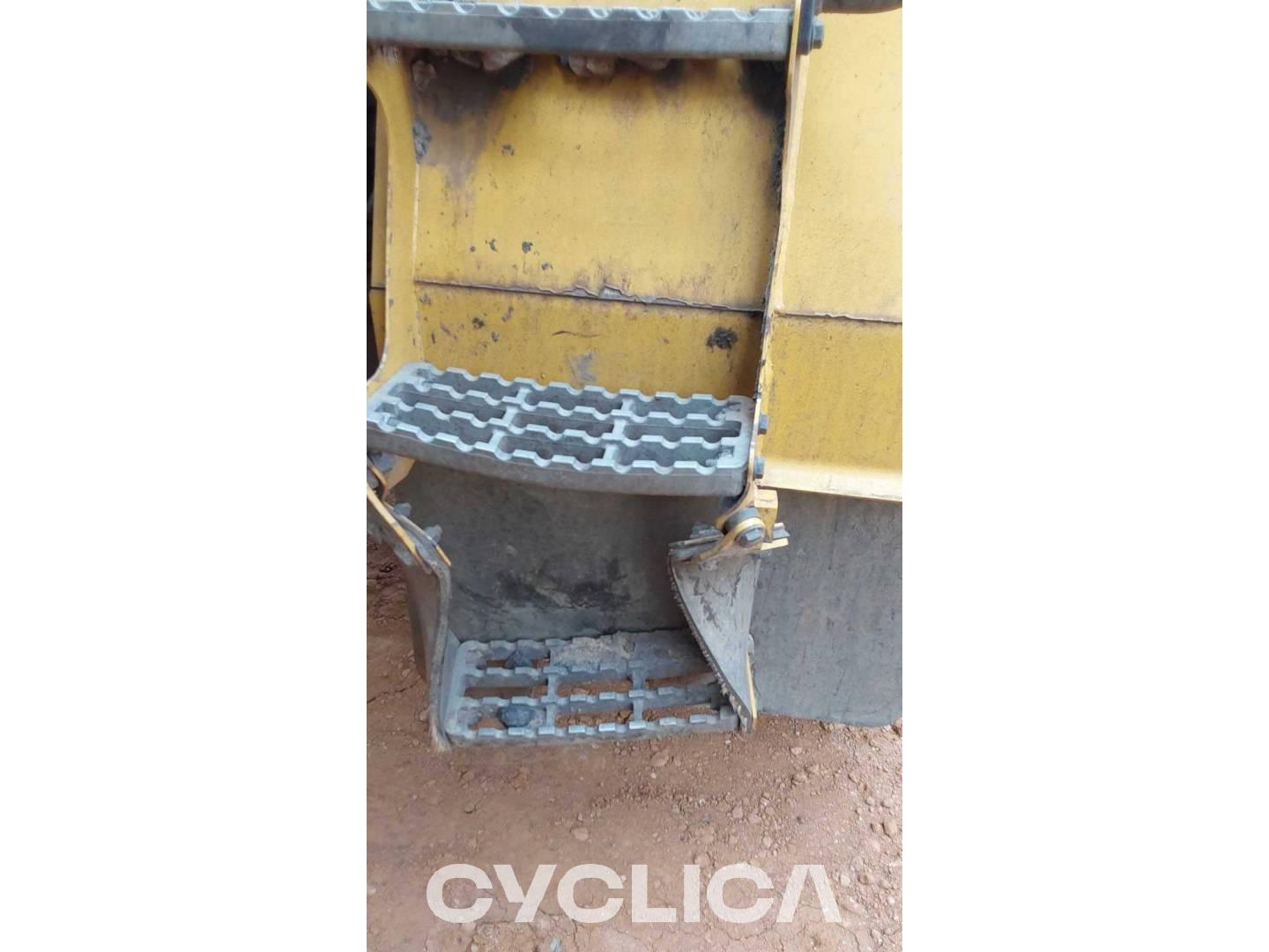 Damperi i zglobni kamioni  745 3F601418 - 12