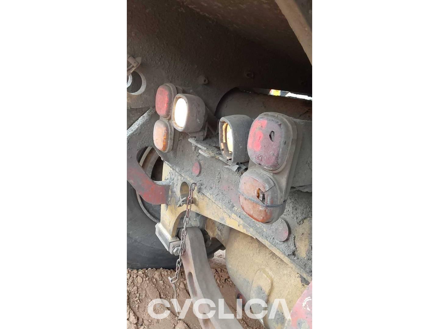 Damperi i zglobni kamioni  745 3F601418 - 24