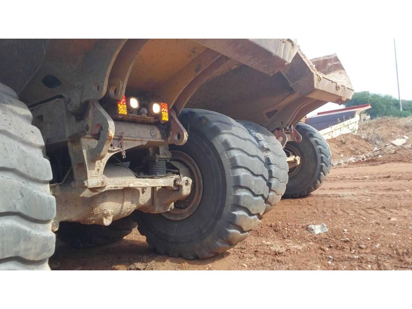 Dumpers y camiones articulados  745 3F605638 - 13