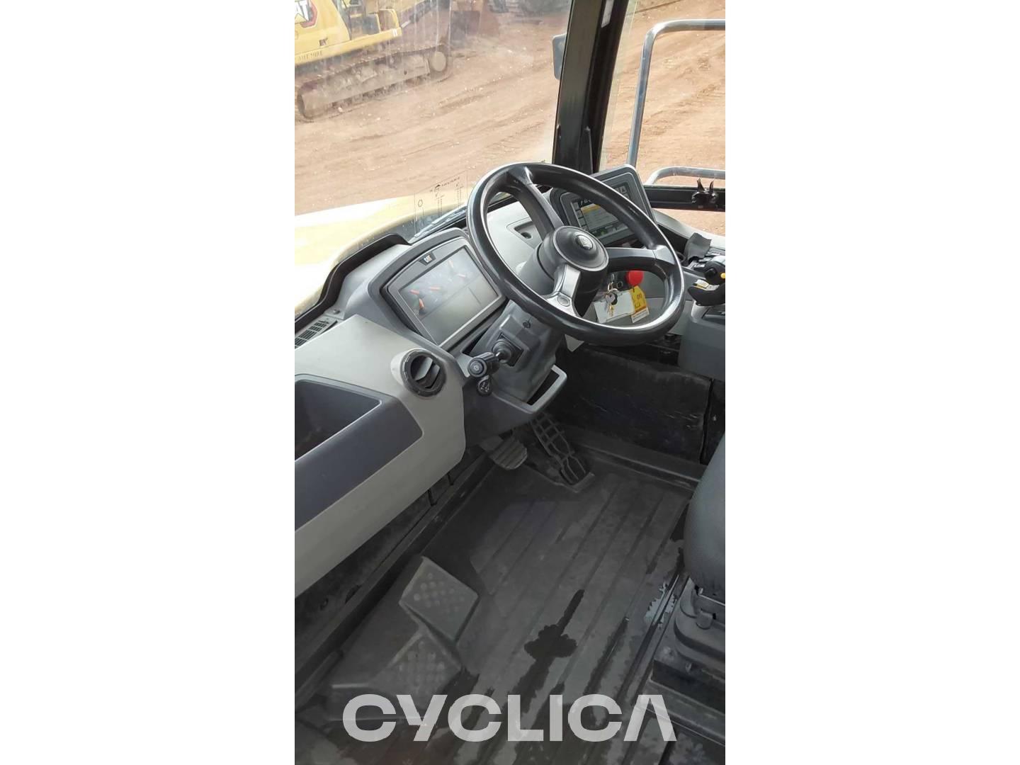Damperi i zglobni kamioni  745 3F605588 - 9