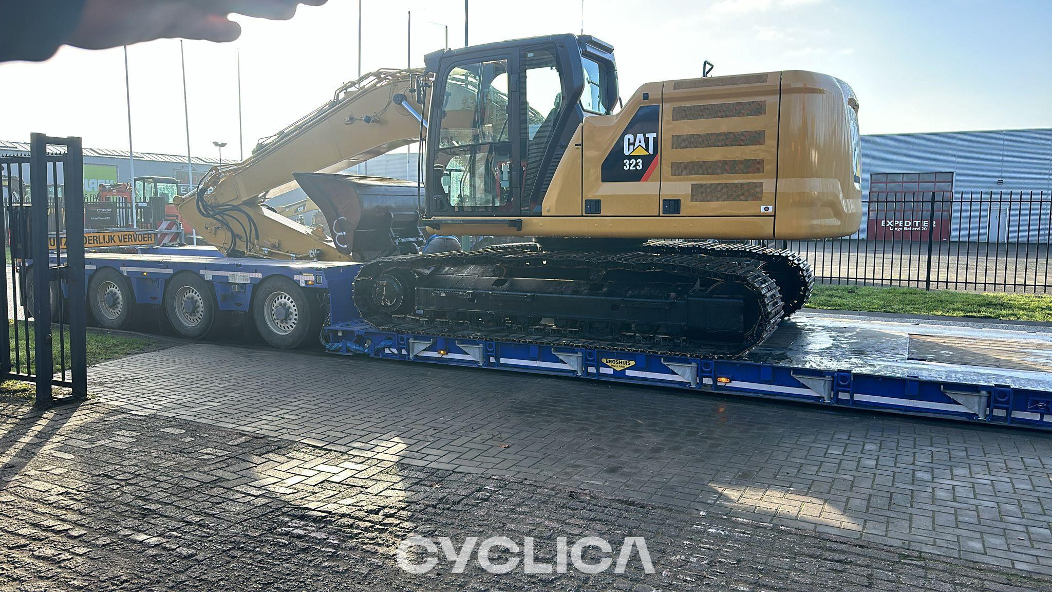 Eskavatorë me Zinxhirë  323E RAZ01096 - 1