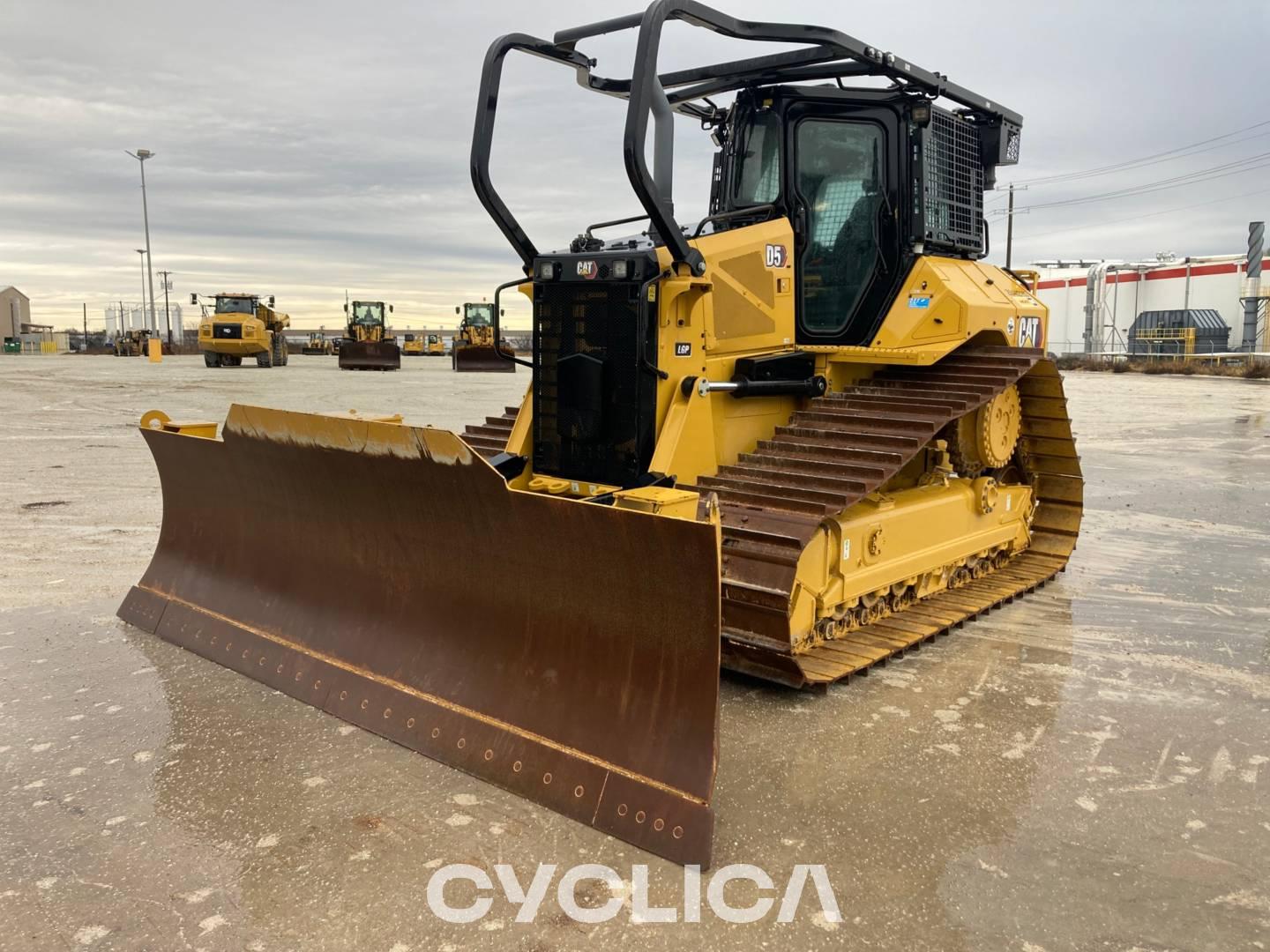 Bulldozers and crawler tractors  D5-17VP Z6A02153 - 1