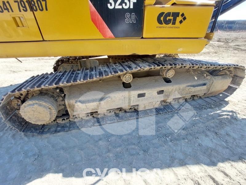 Eskavatorë me Zinxhirë  323F SA FA200### - 5