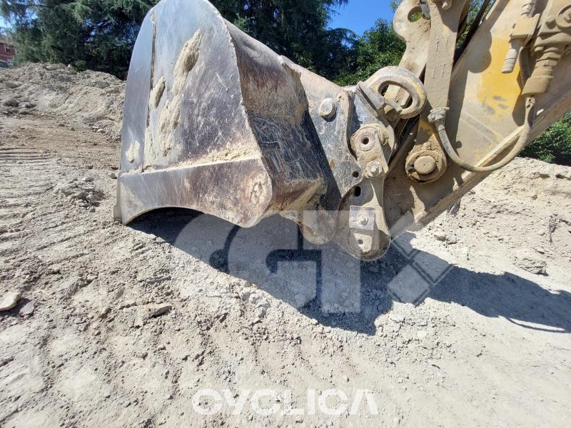 Eskavatorë me Zinxhirë  323F SA FA200### - 9