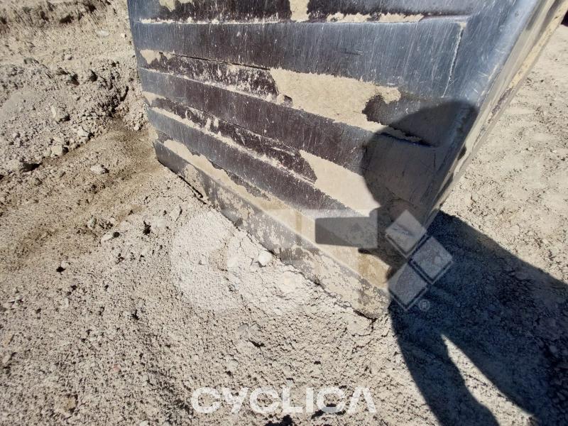Eskavatorë me Zinxhirë  323F SA FA200### - 10