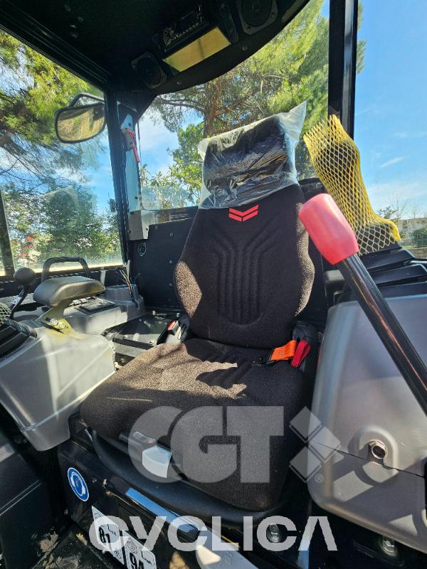 Eskavatorë me Zinxhirë  VIO33 LMYJ62### - 6