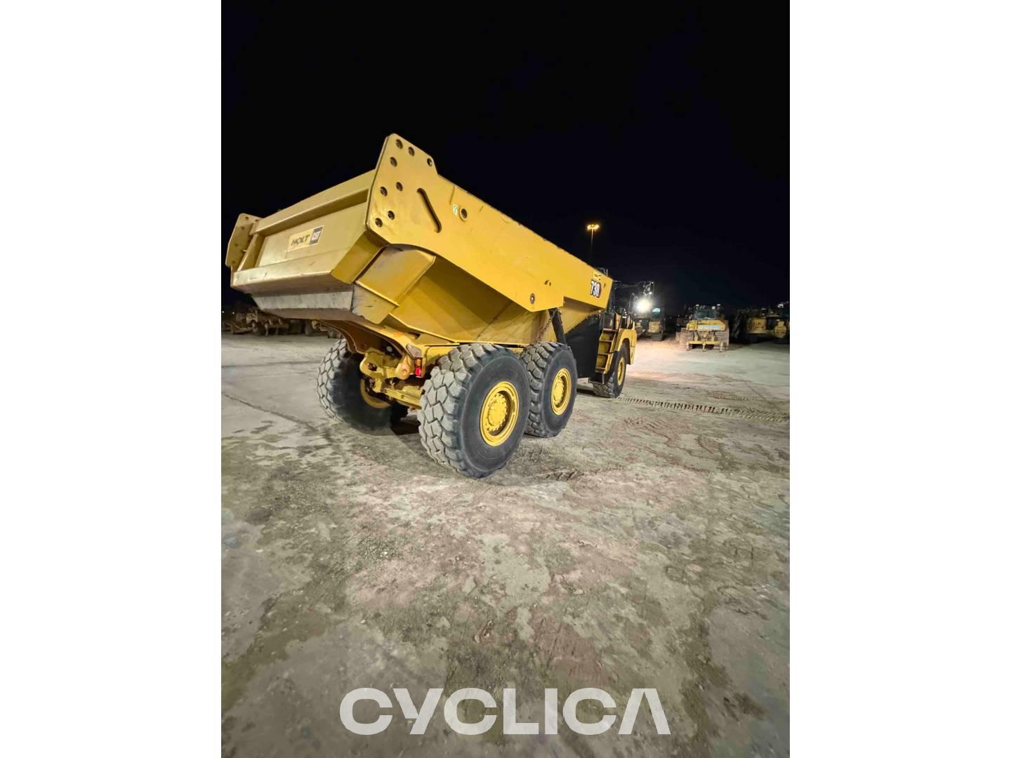 Dumpera dhe kamionë të artikuluar  730-04 3T301790 - 15