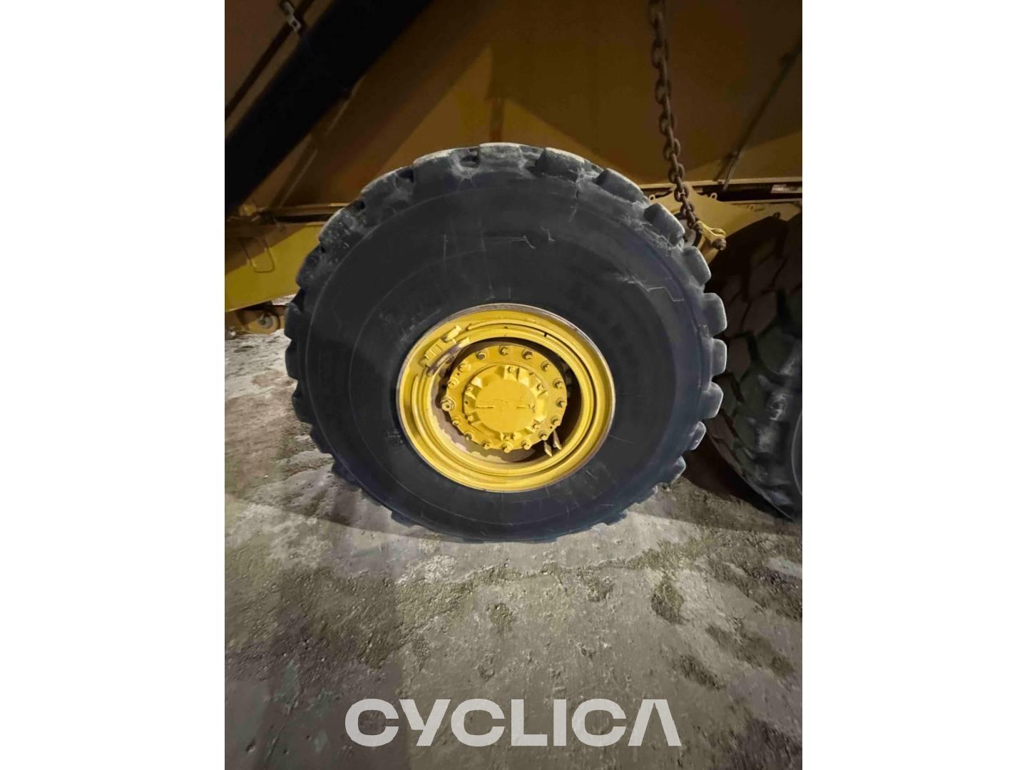 Dumpera dhe kamionë të artikuluar  730-04 3T301790 - 18