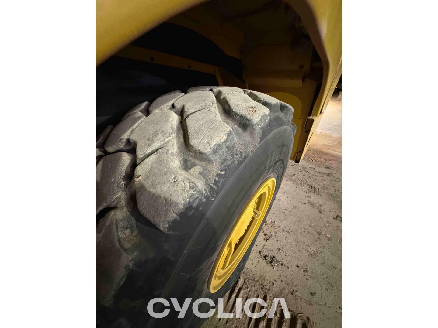 Dumpera dhe kamionë të artikuluar  730-04 3T301790 - 25